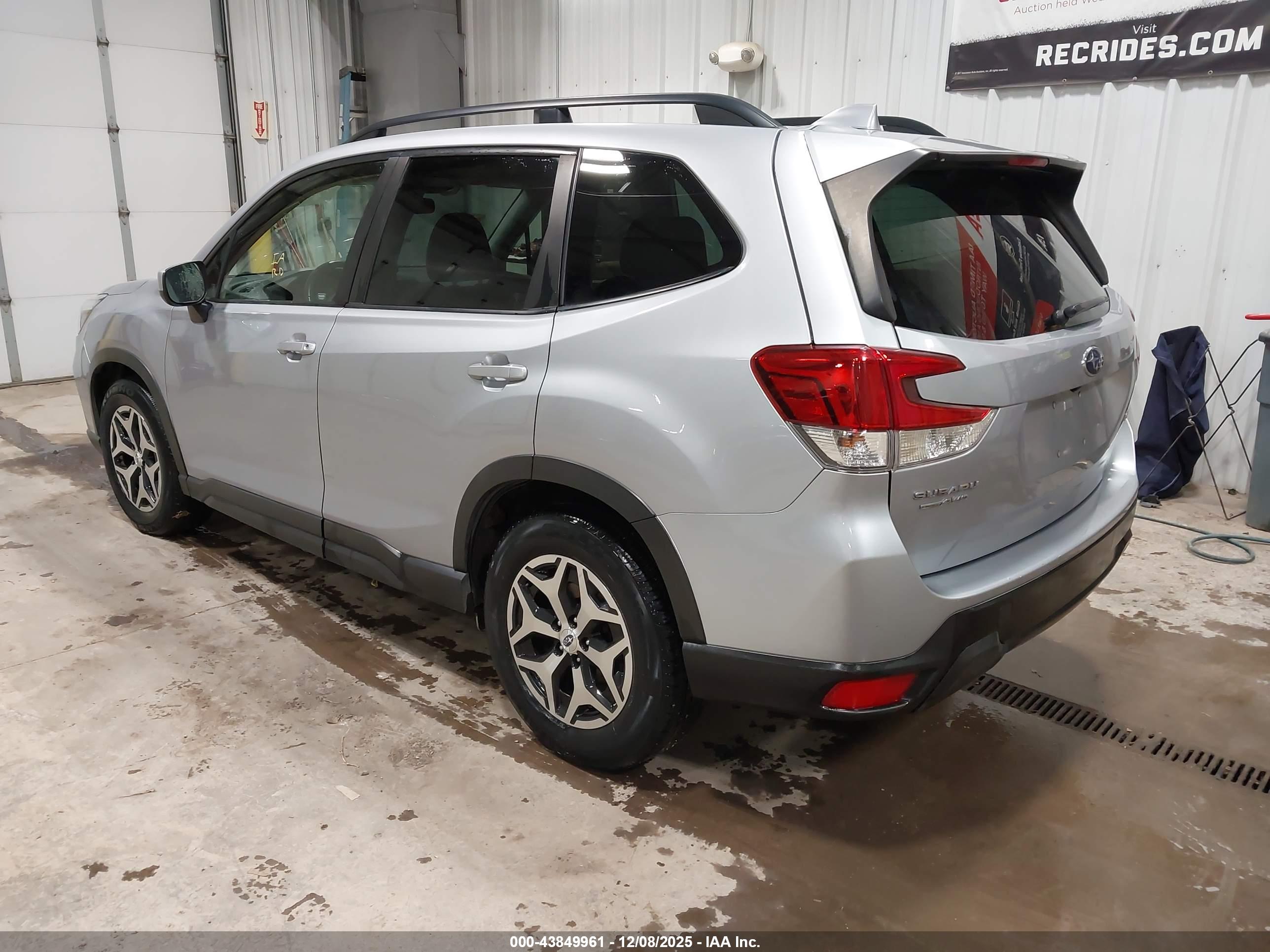 SUBARU FORESTER image 3