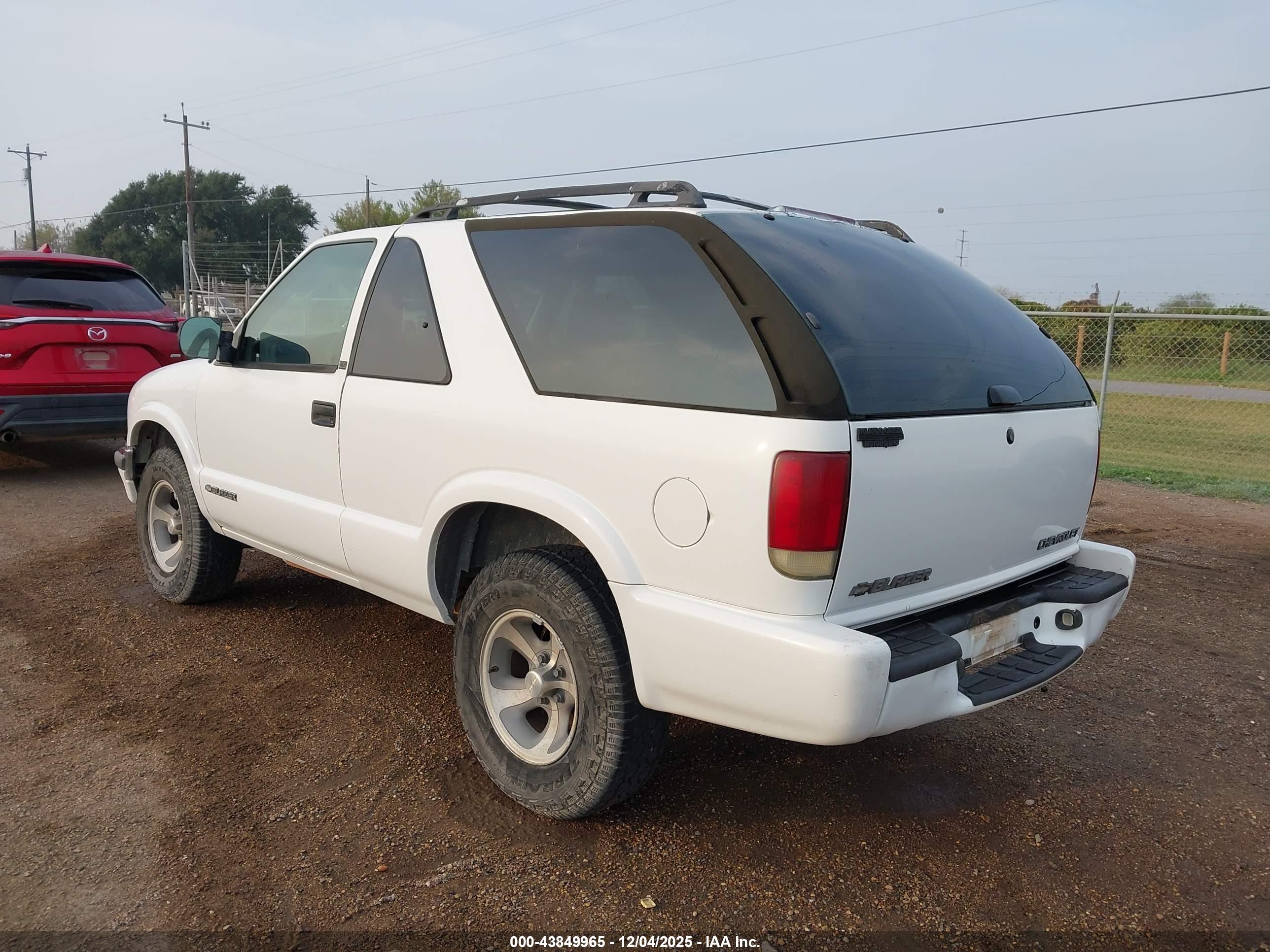 CHEVROLET BLAZER image 3