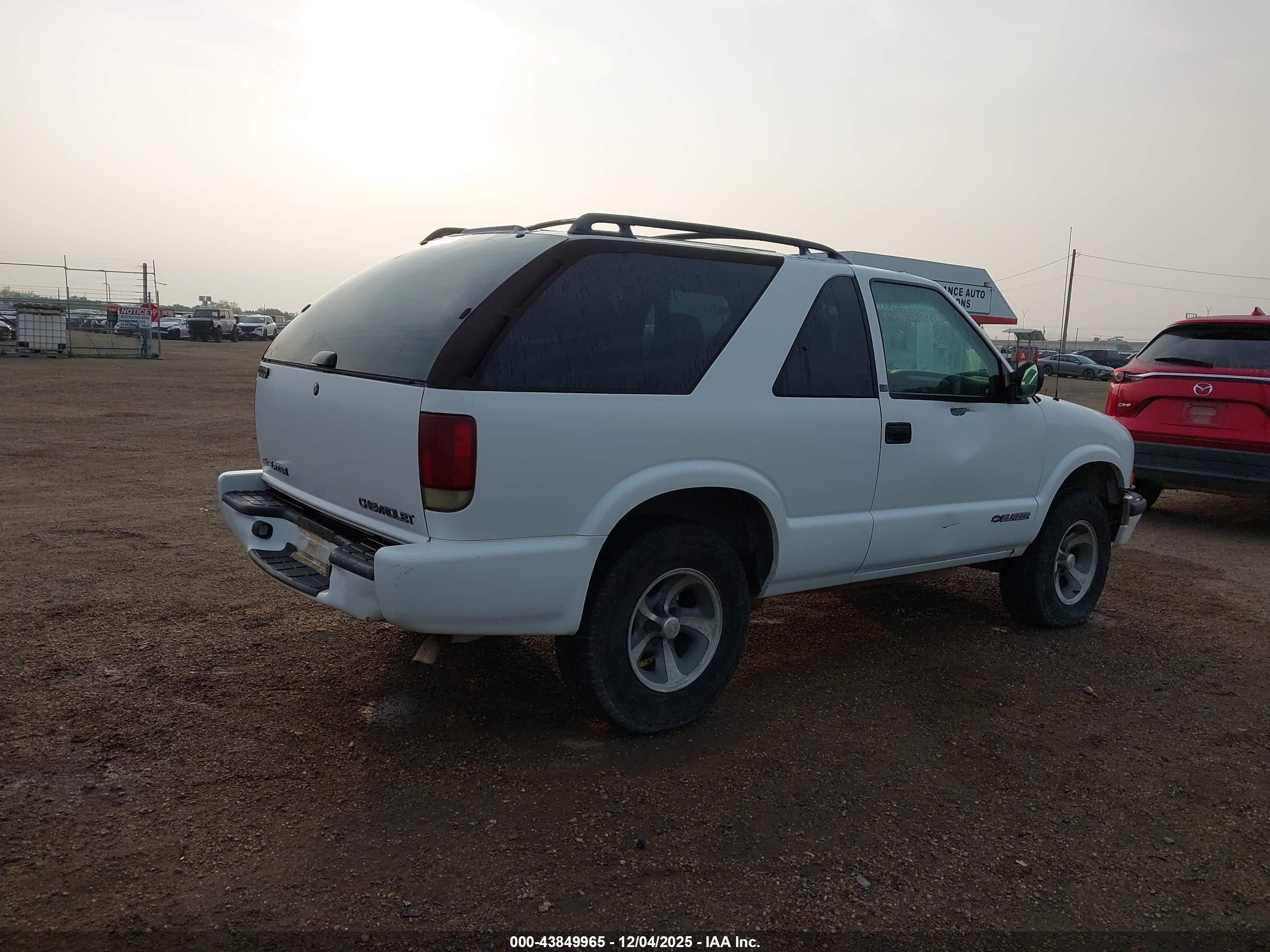 CHEVROLET BLAZER image 4