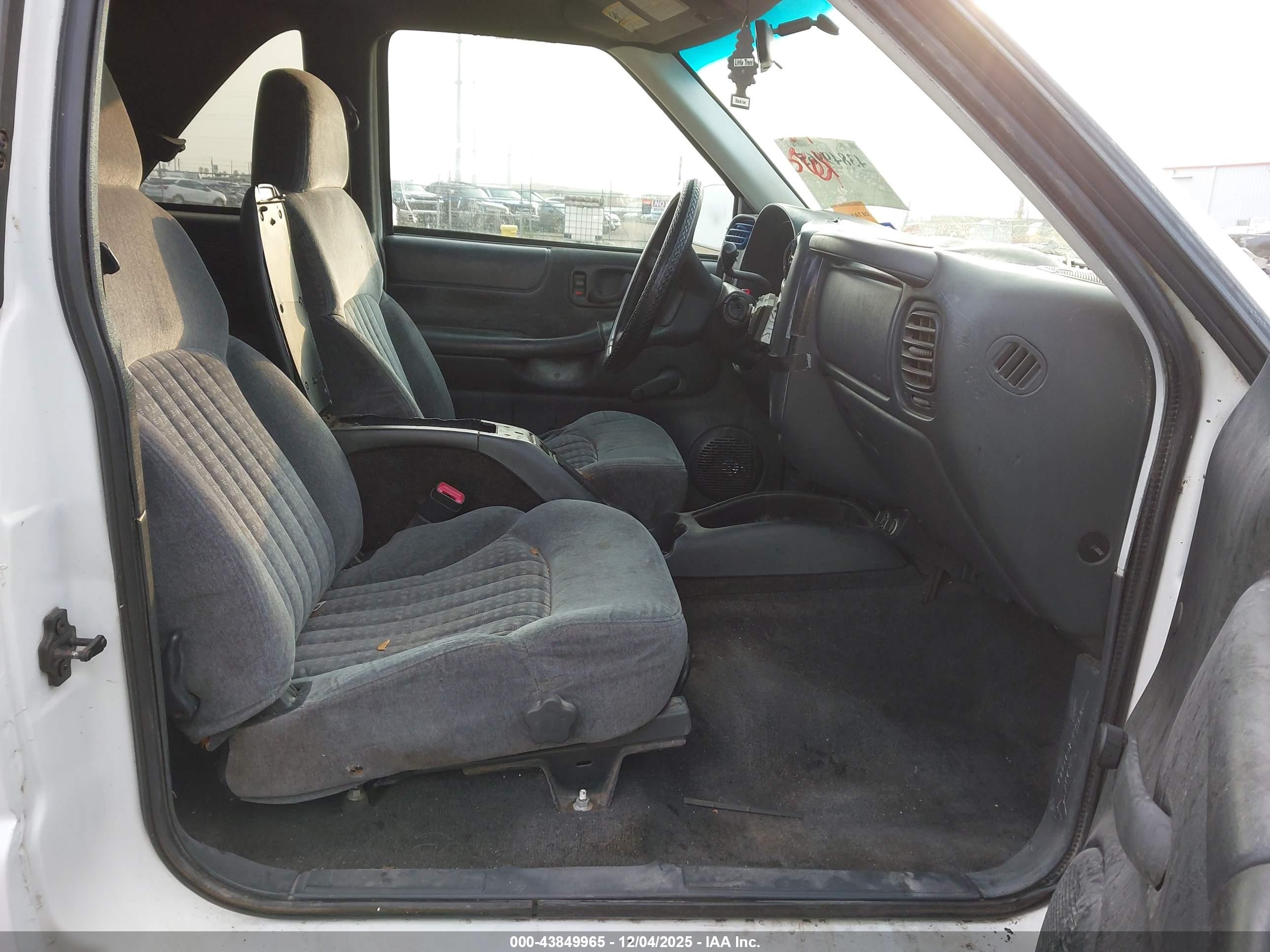 CHEVROLET BLAZER image 5
