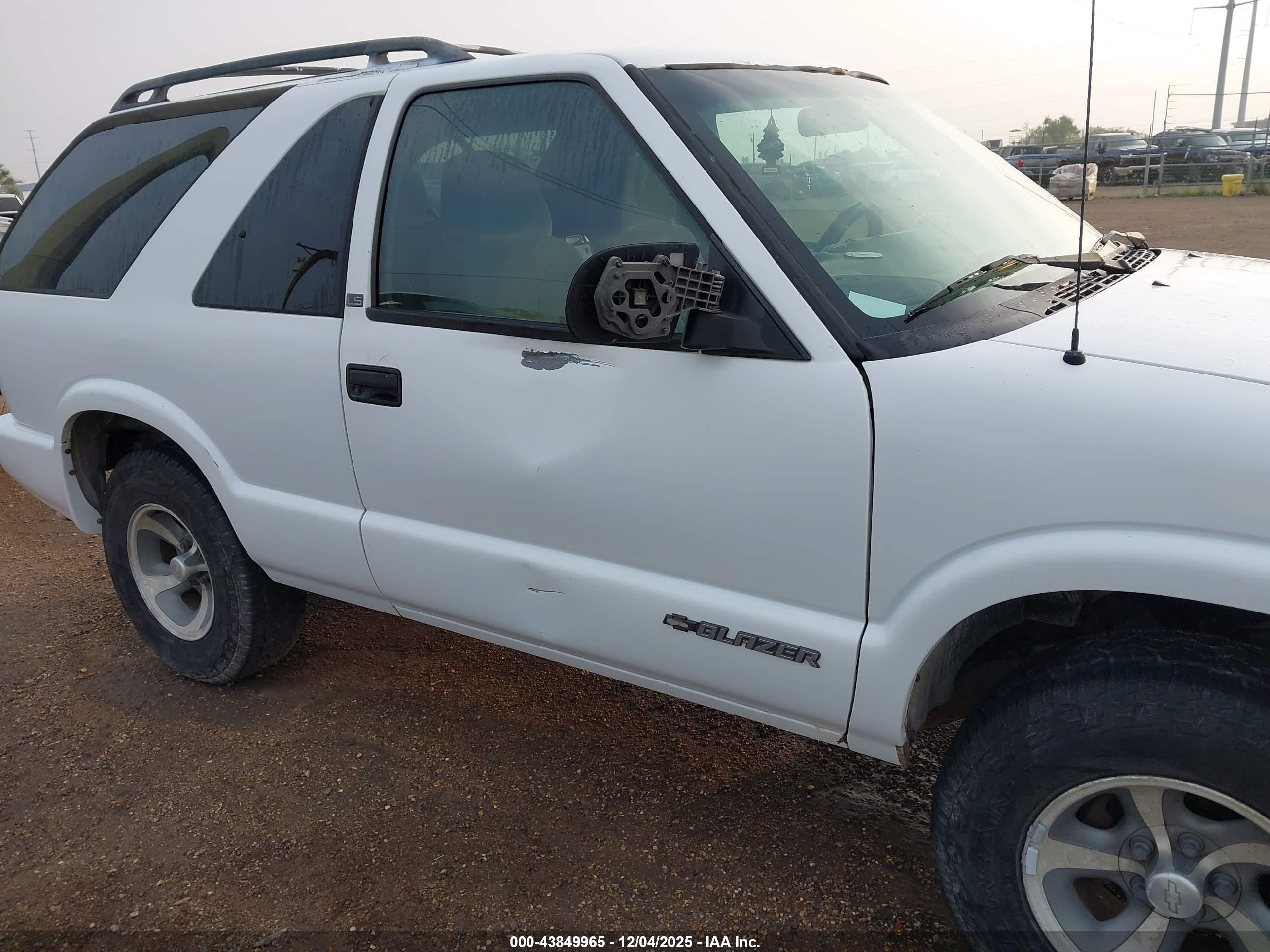 CHEVROLET BLAZER image 6