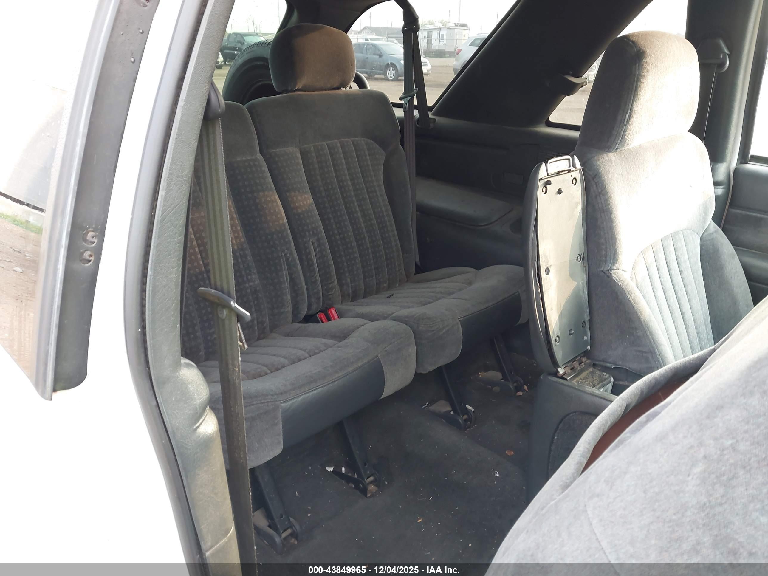 CHEVROLET BLAZER image 8