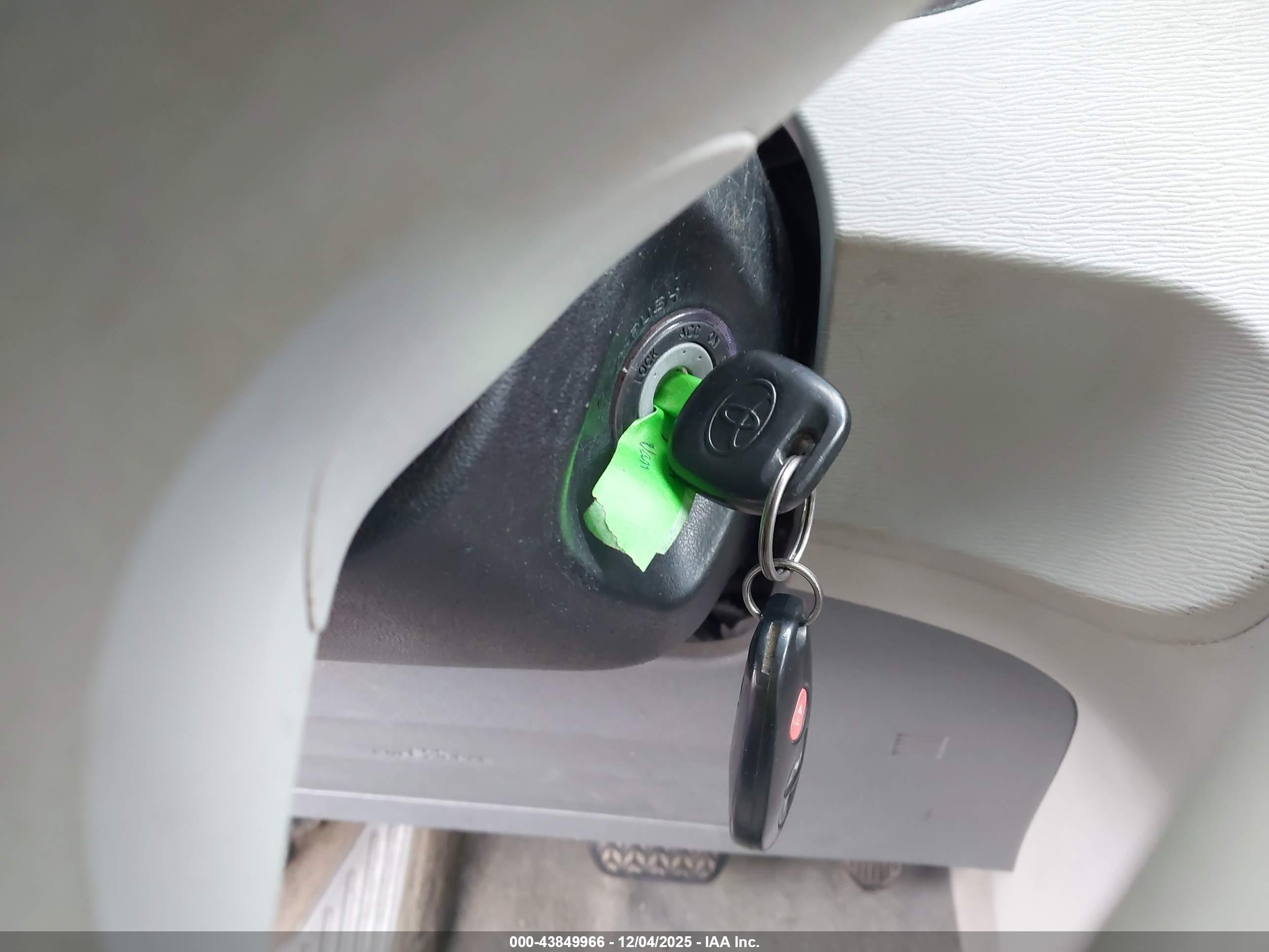 TOYOTA SIENNA image 11
