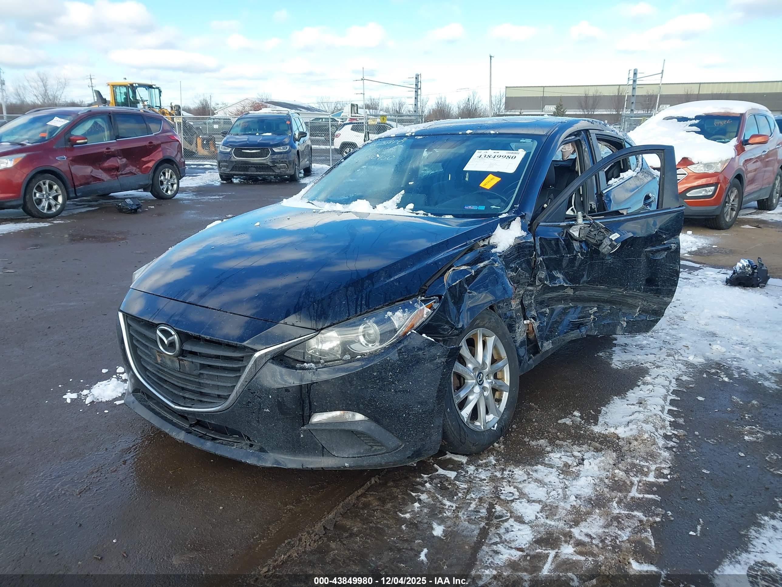MAZDA MAZDA3 image 2