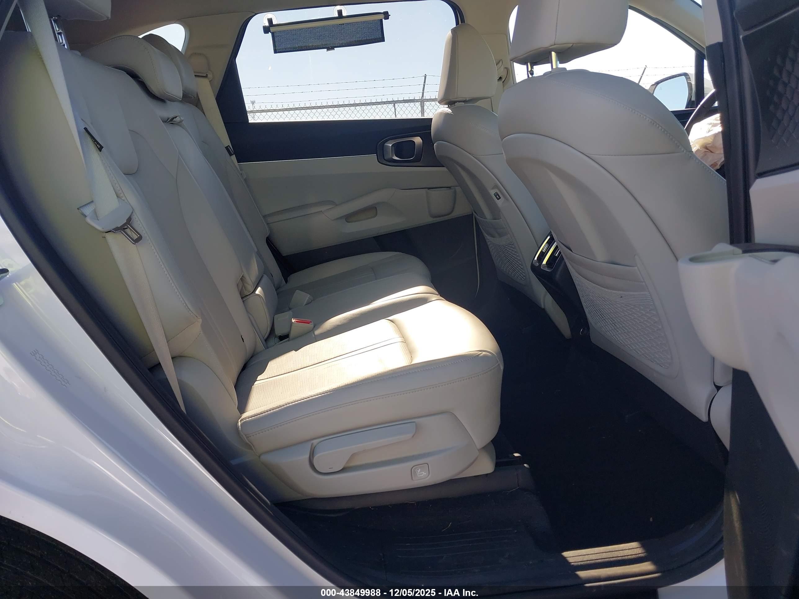 KIA SORENTO image 8