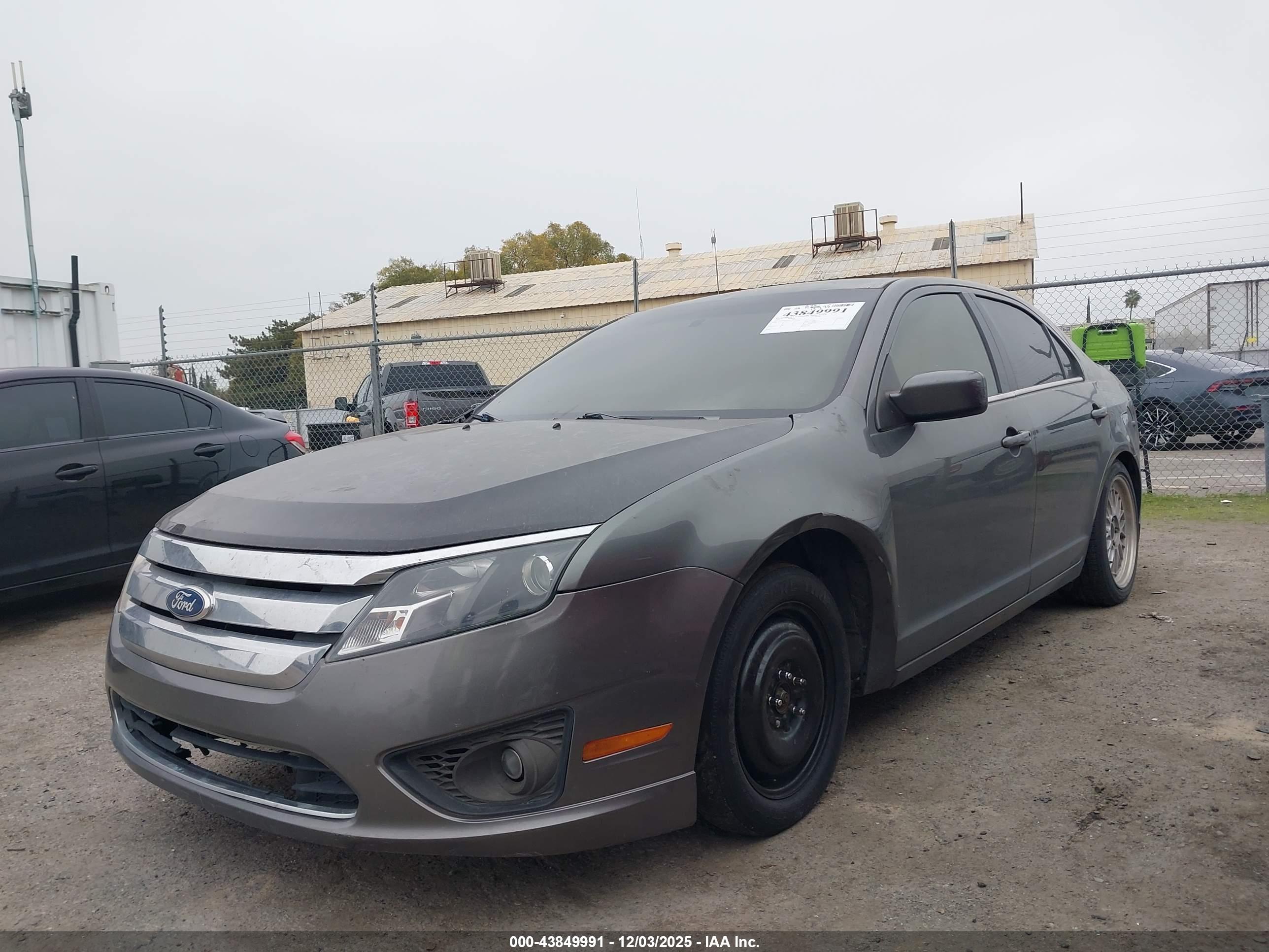 FORD FUSION image 2