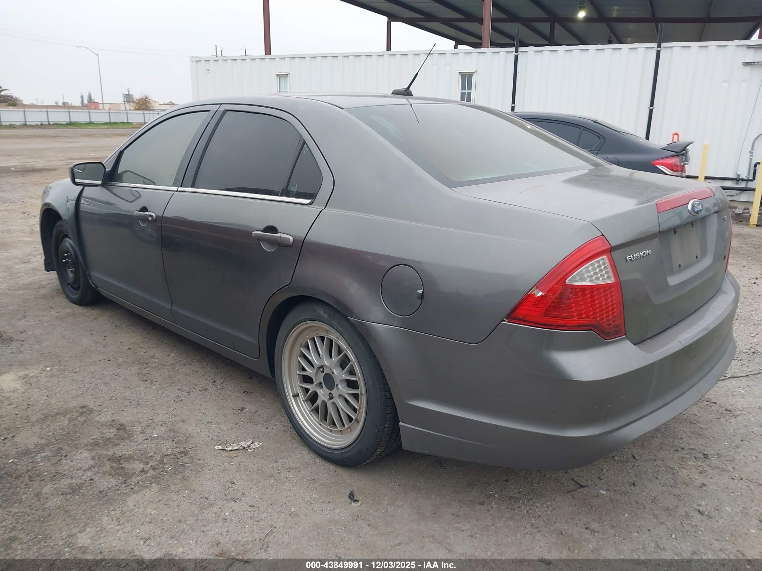 FORD FUSION image 3