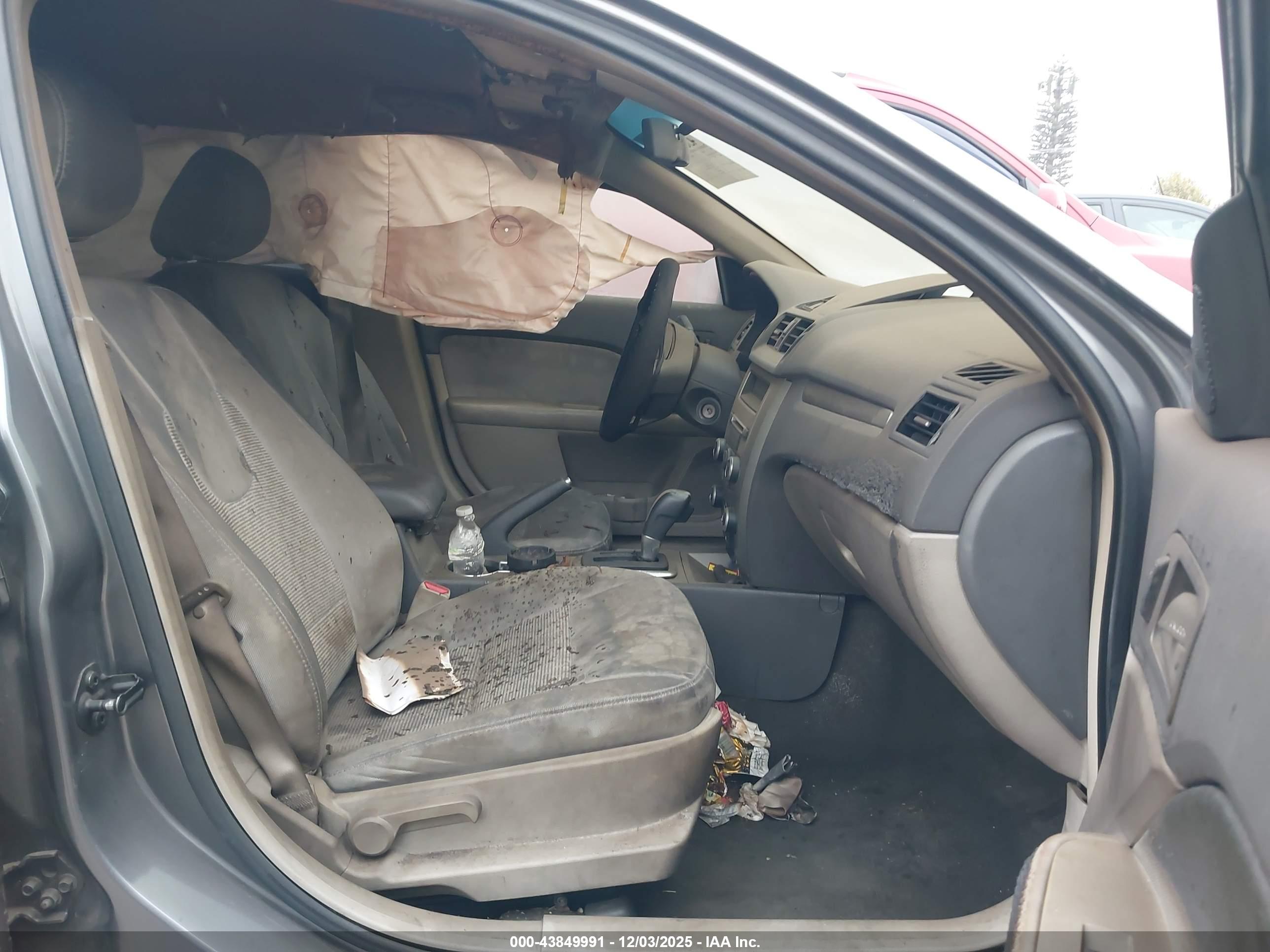 FORD FUSION image 5