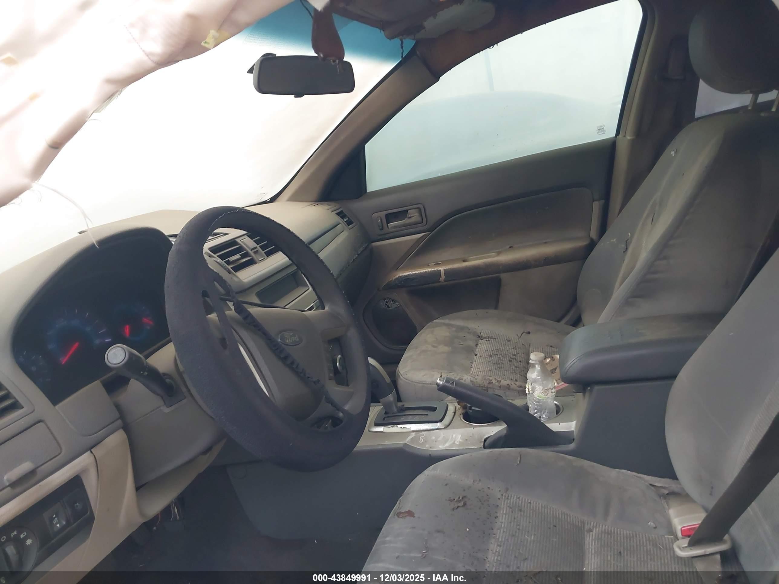 FORD FUSION image 6