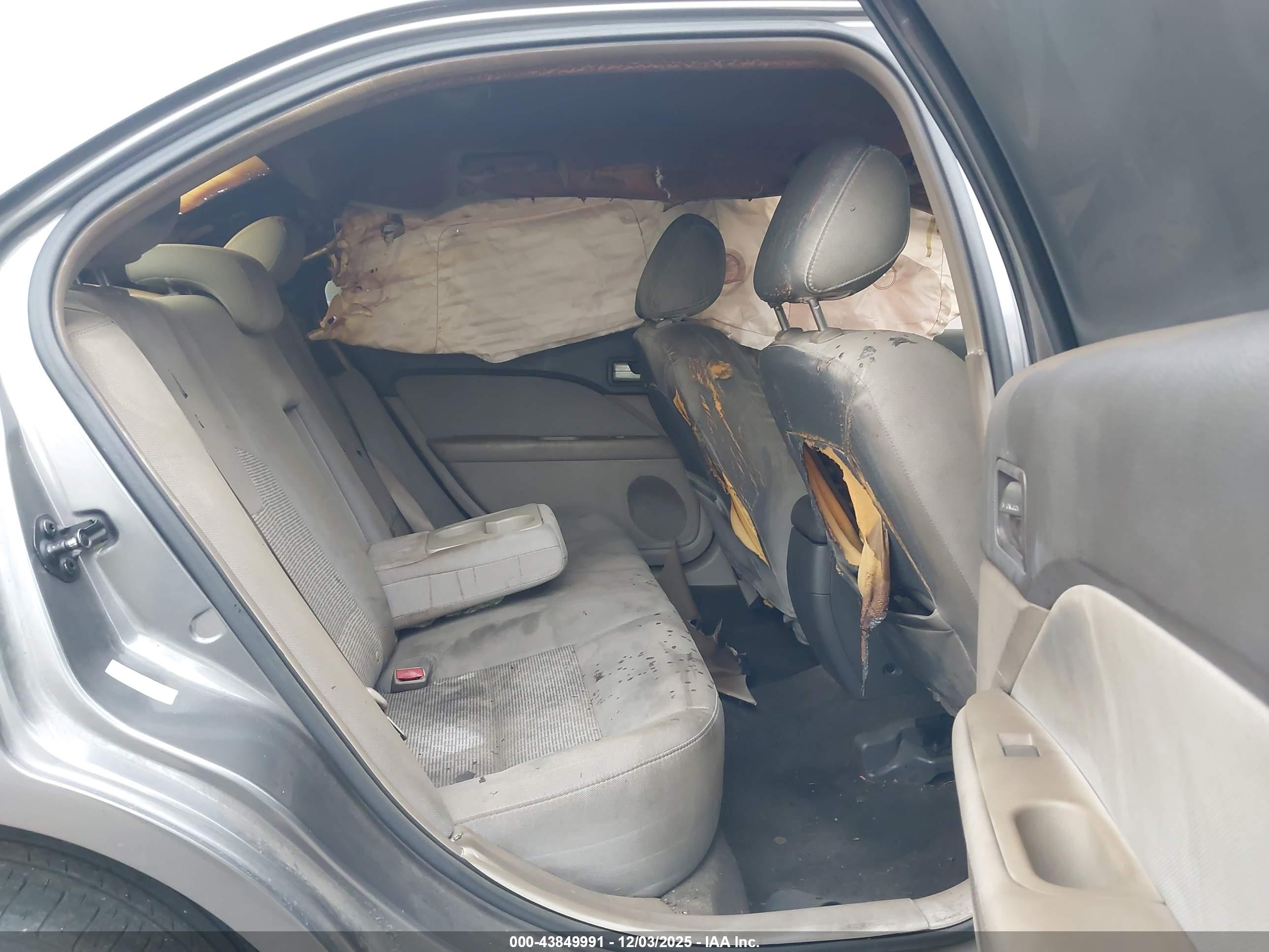 FORD FUSION image 8