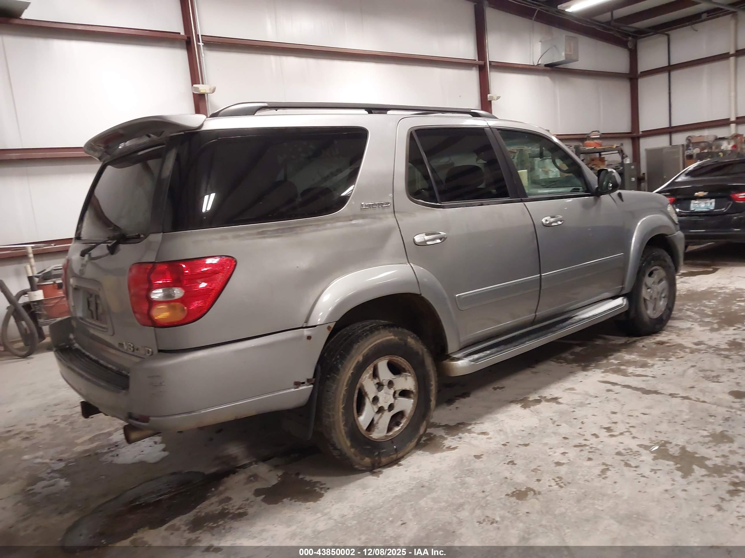 TOYOTA SEQUOIA image 4
