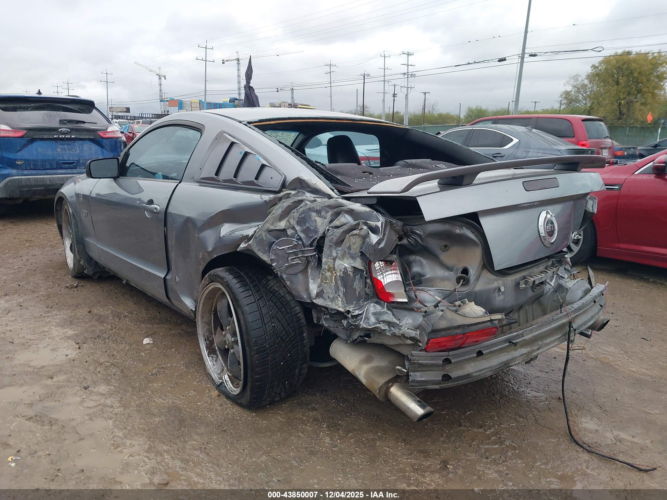 FORD MUSTANG image 3