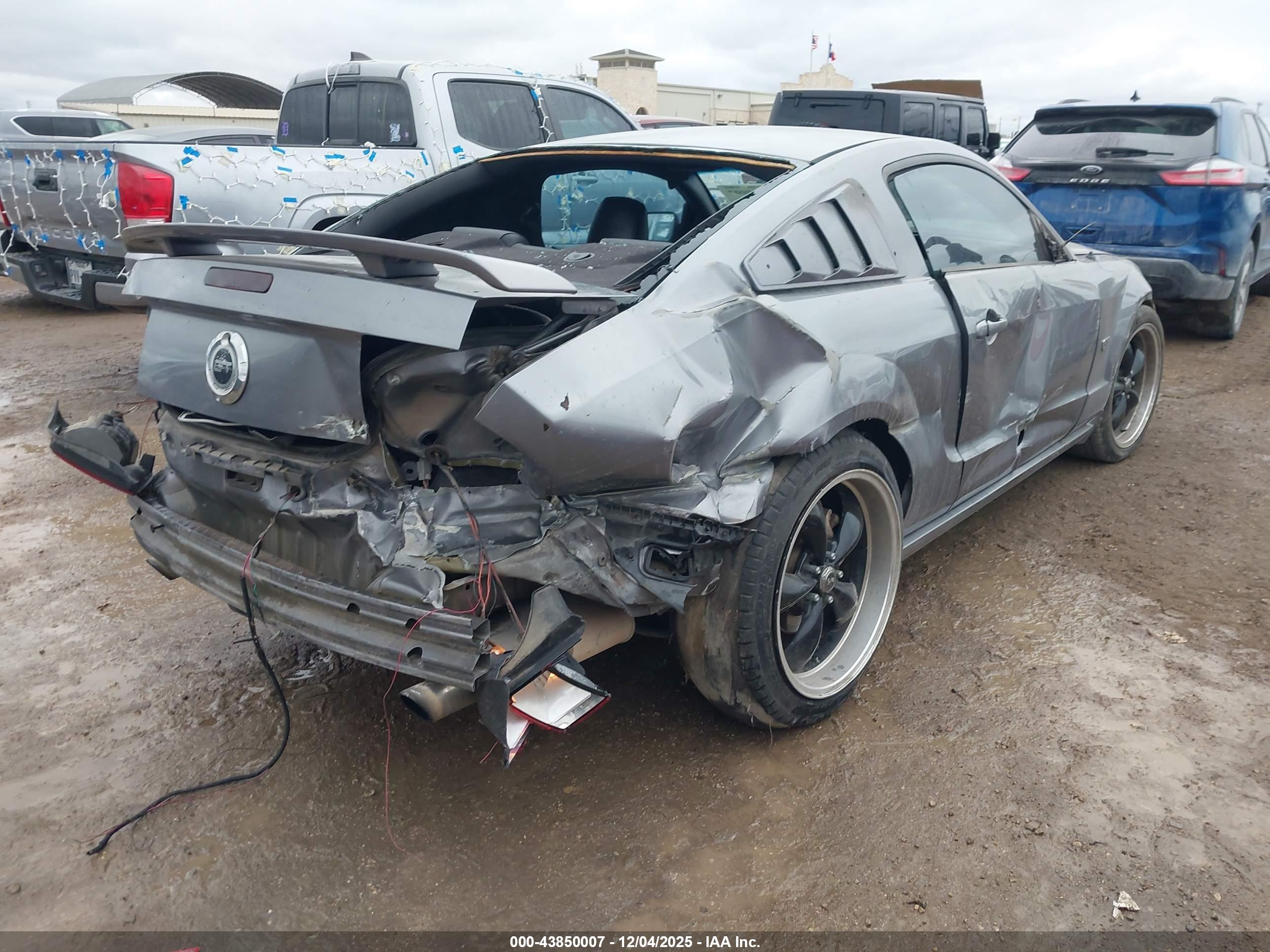 FORD MUSTANG image 4