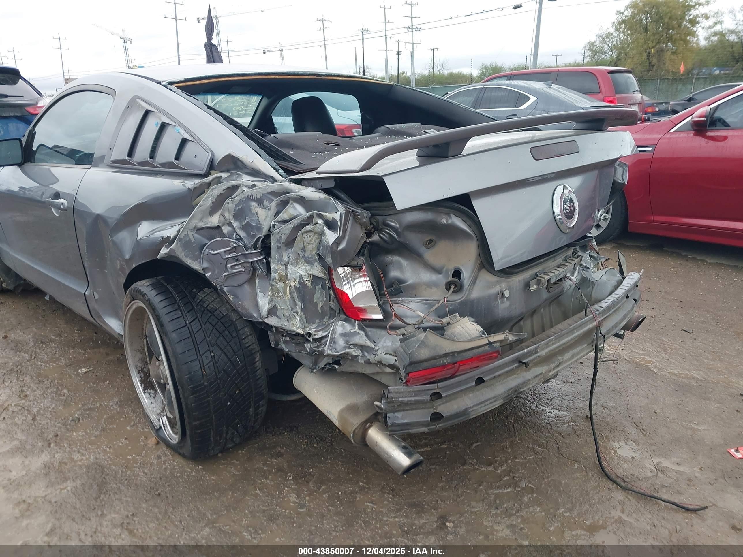 FORD MUSTANG image 6