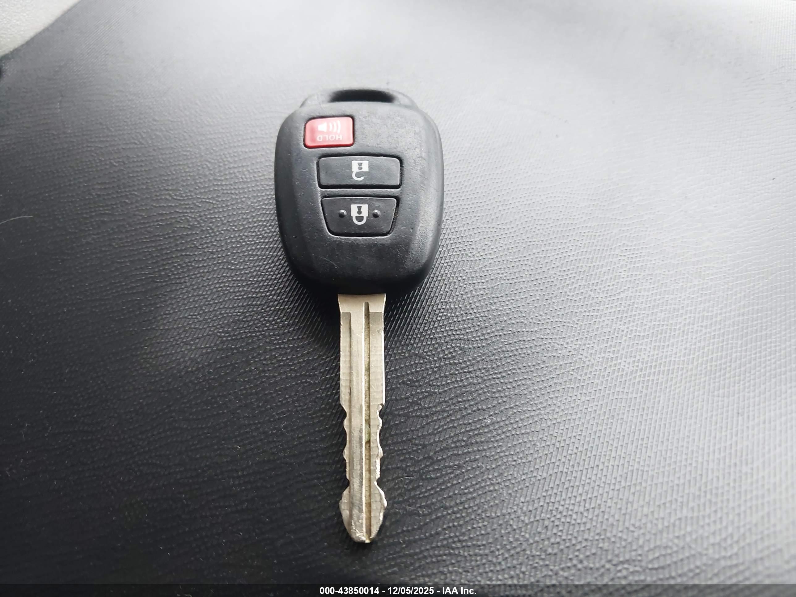 TOYOTA PRIUS image 11