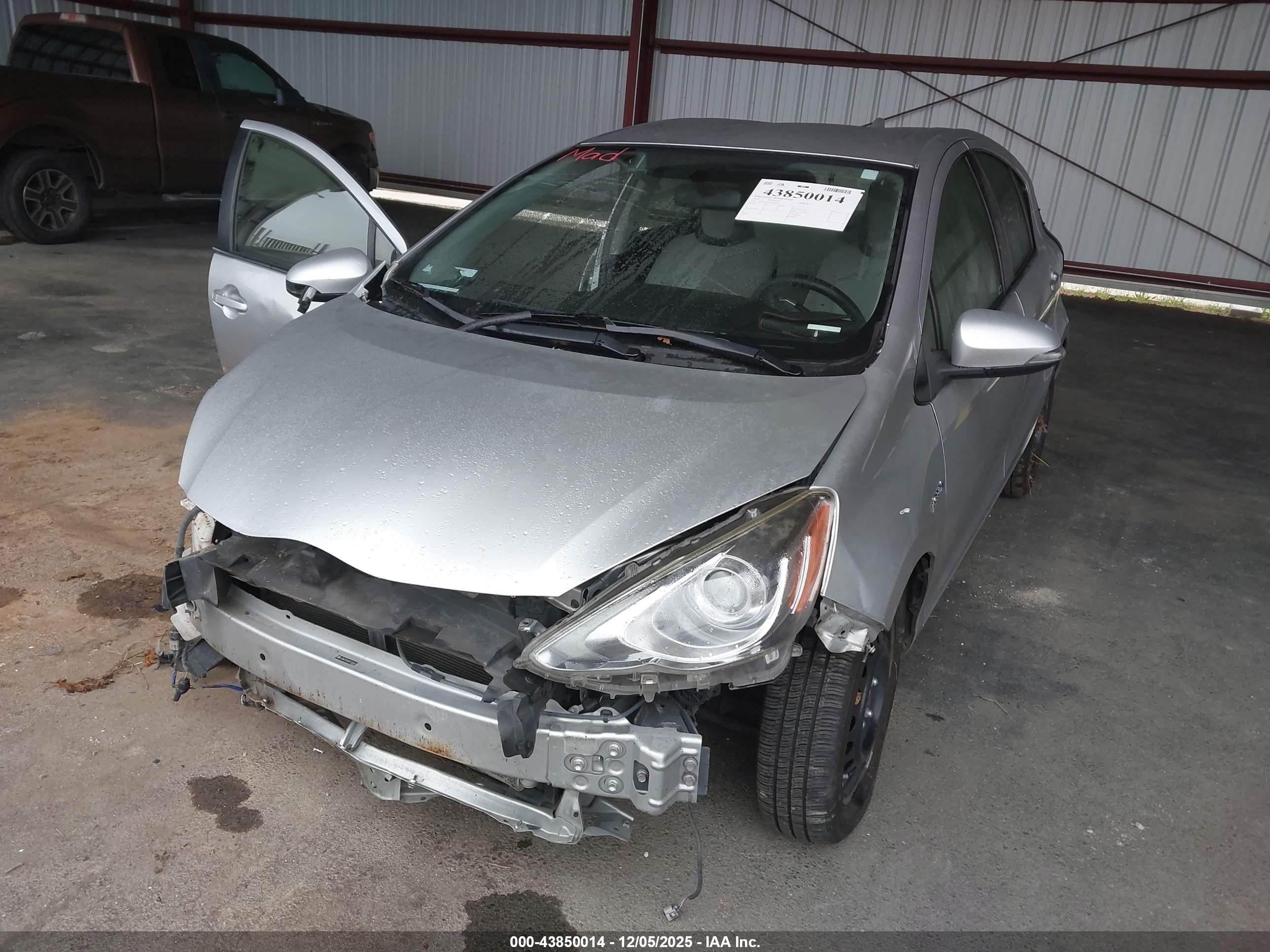 TOYOTA PRIUS image 2