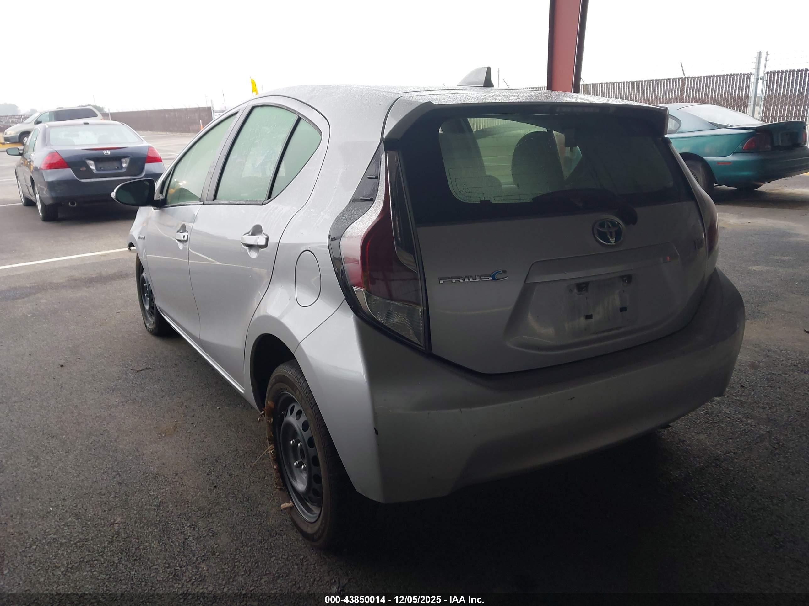 TOYOTA PRIUS image 3