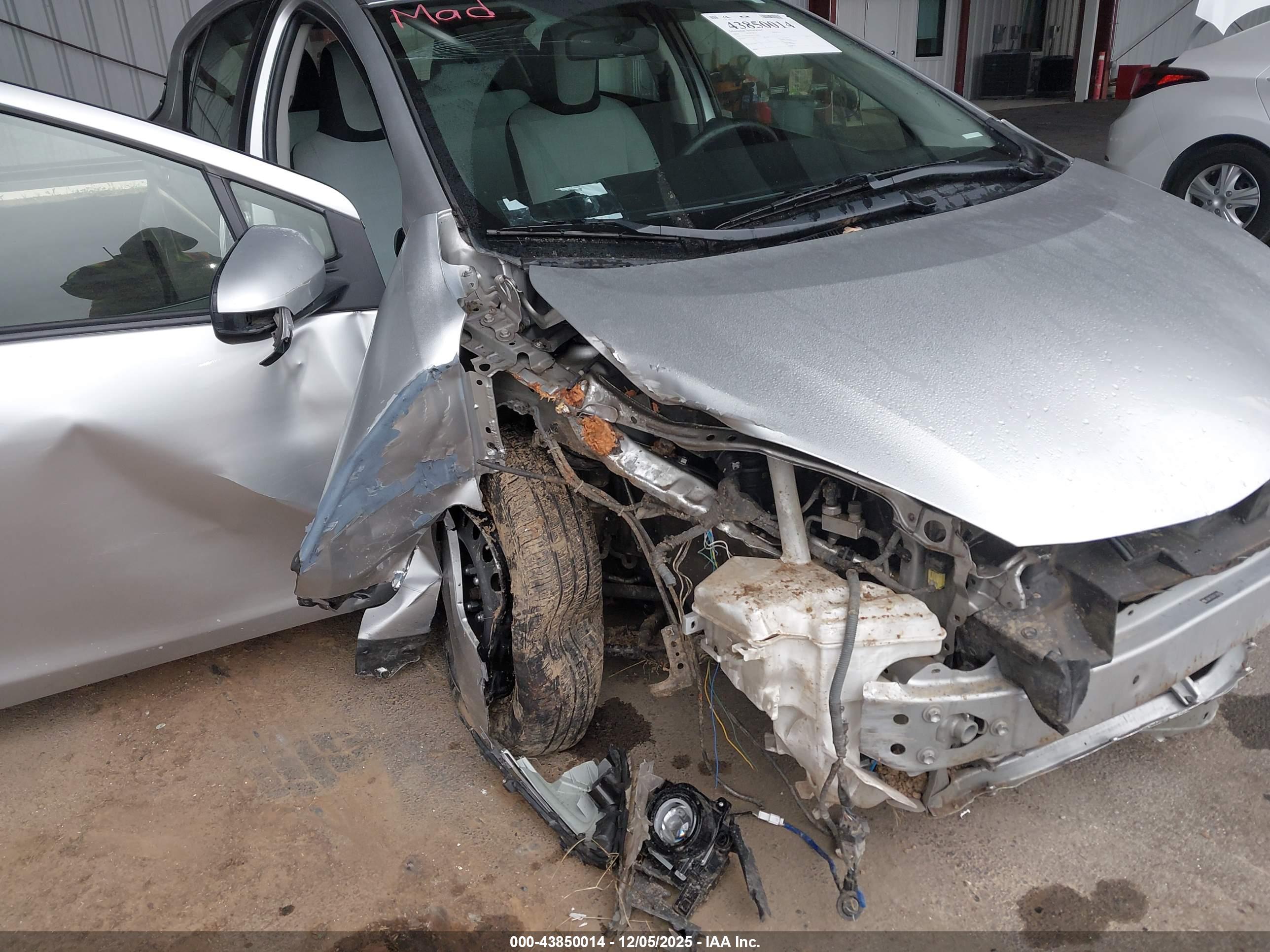 TOYOTA PRIUS image 6