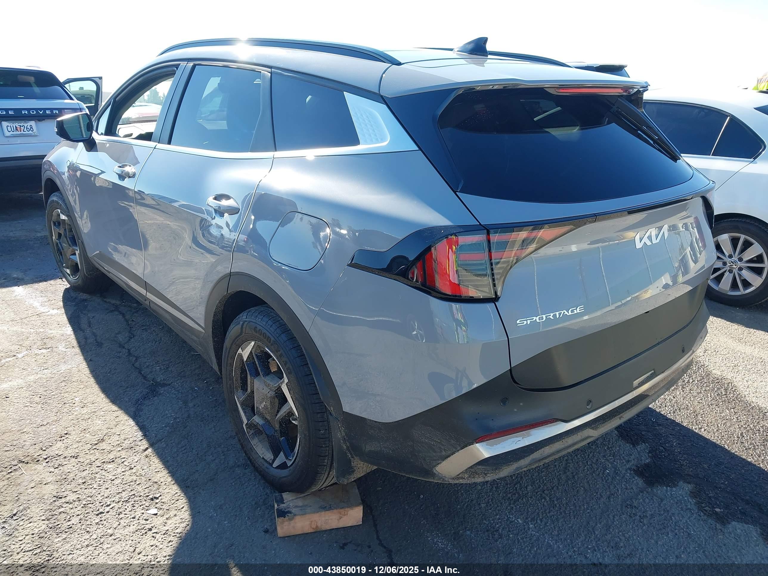 KIA SPORTAGE image 3