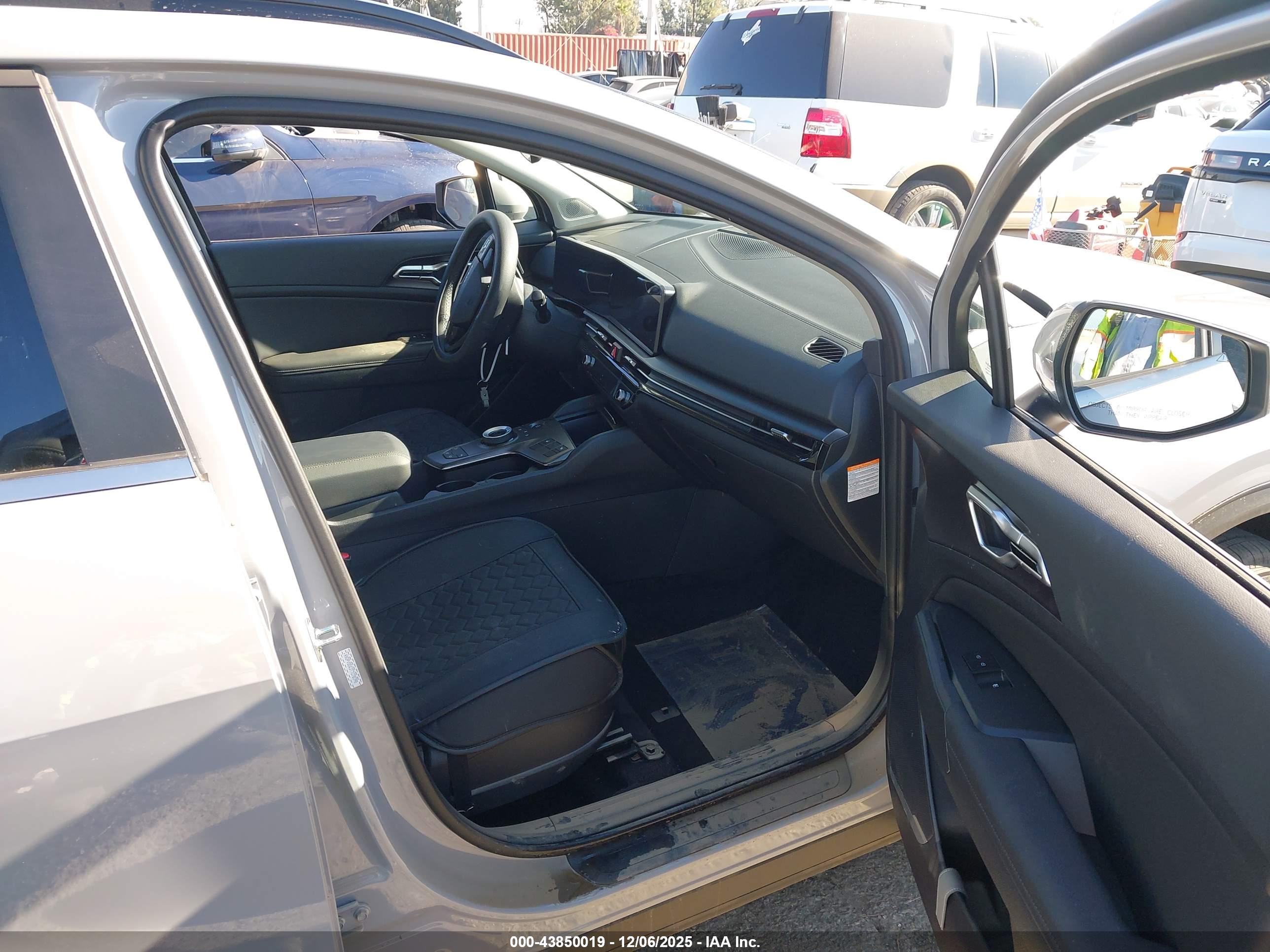KIA SPORTAGE image 5