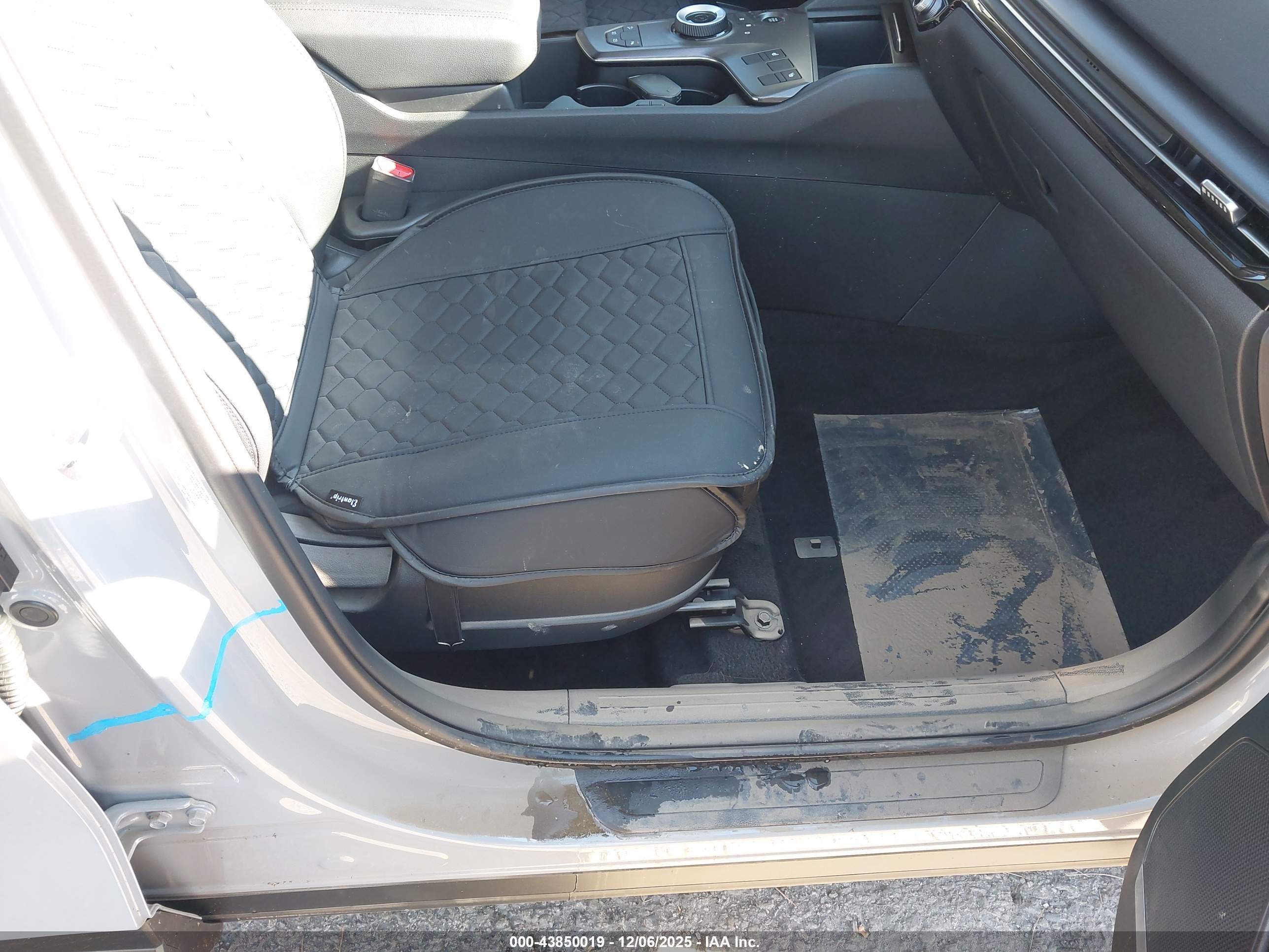 KIA SPORTAGE image 6