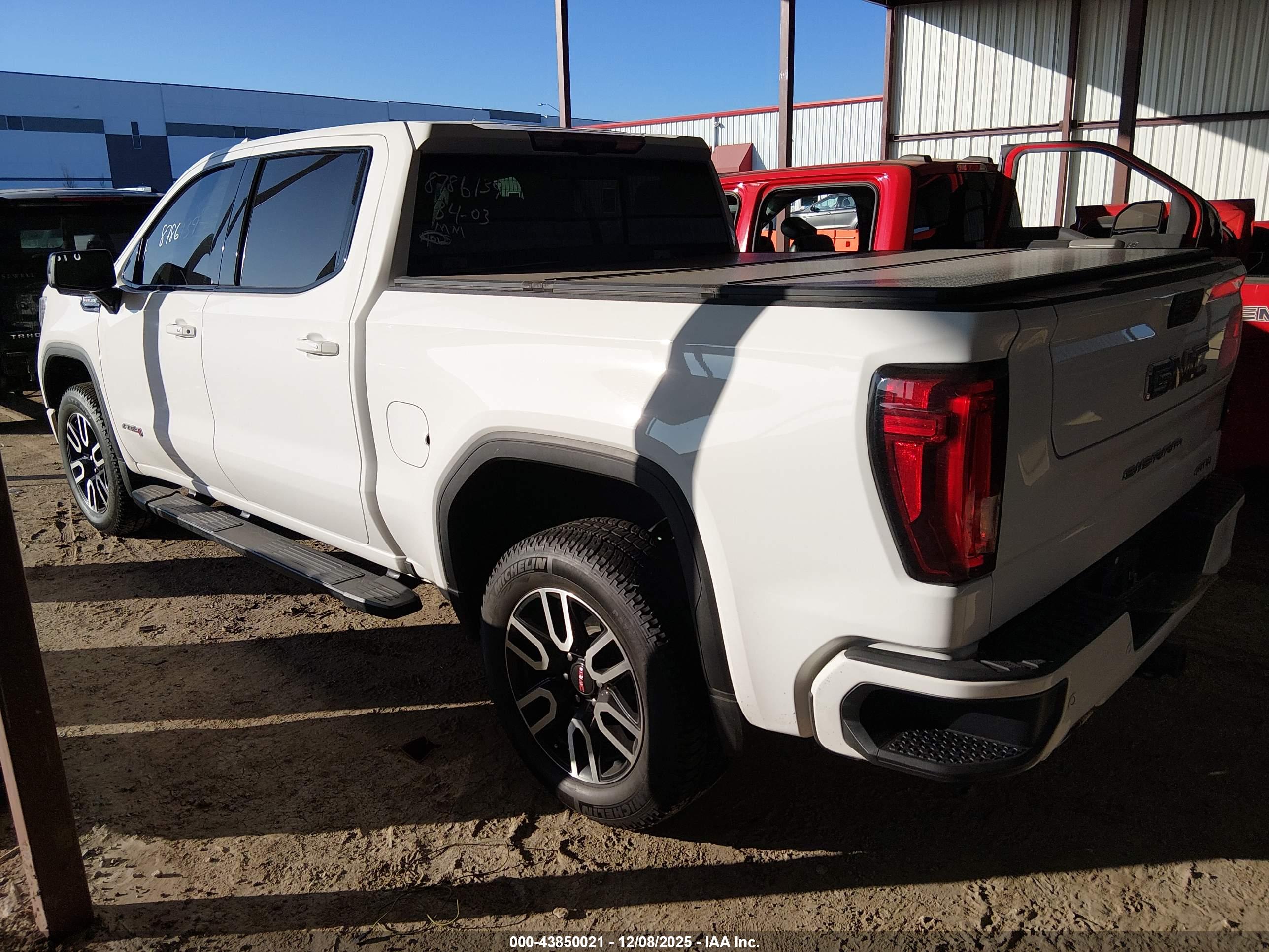 GMC SIERRA image 3