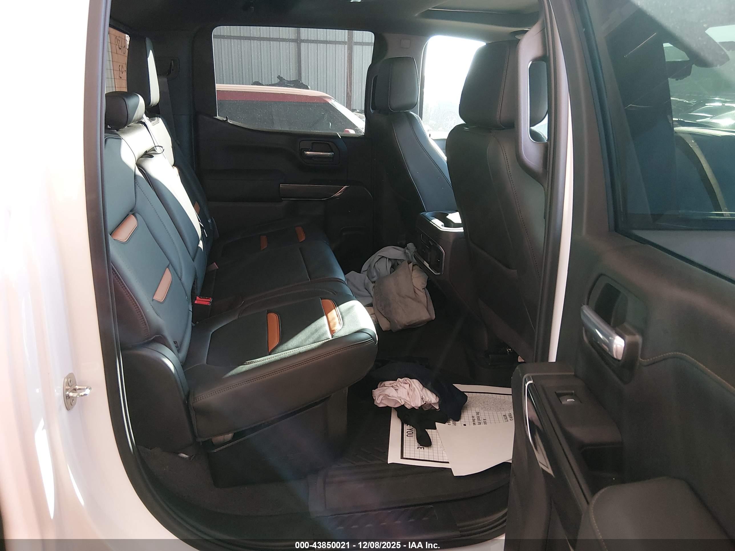 GMC SIERRA image 8