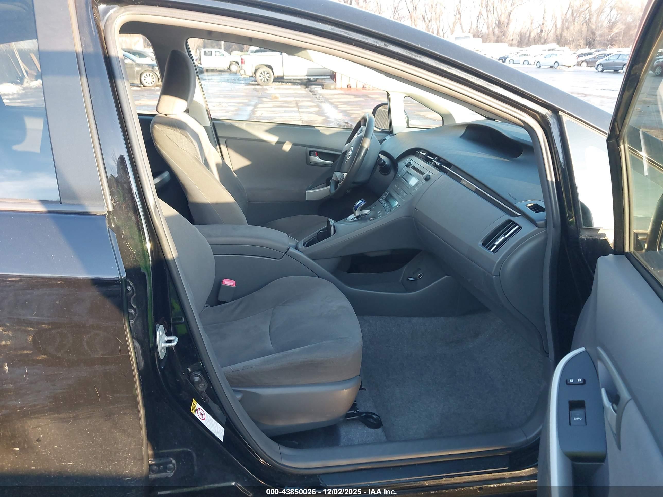 TOYOTA PRIUS image 5