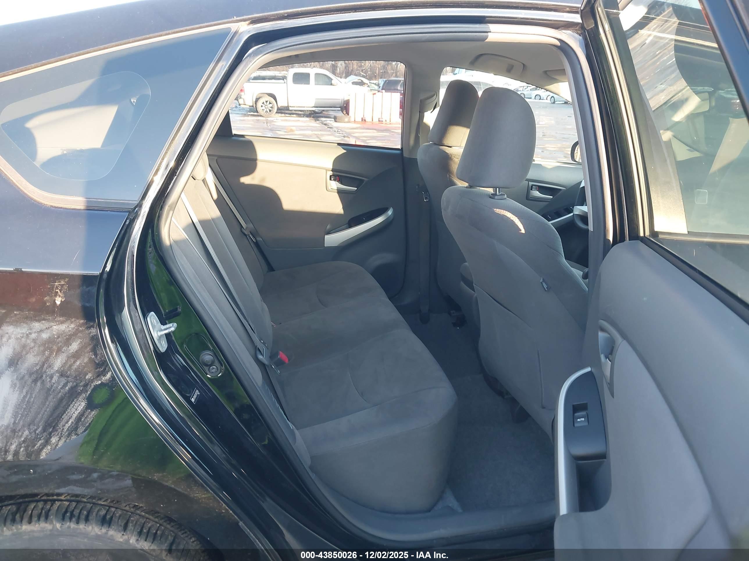 TOYOTA PRIUS image 8