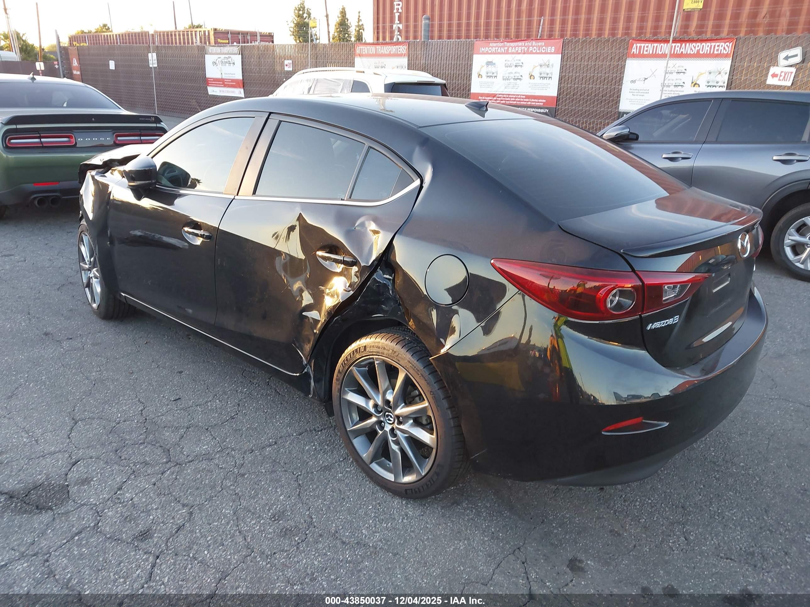 MAZDA MAZDA3 image 3