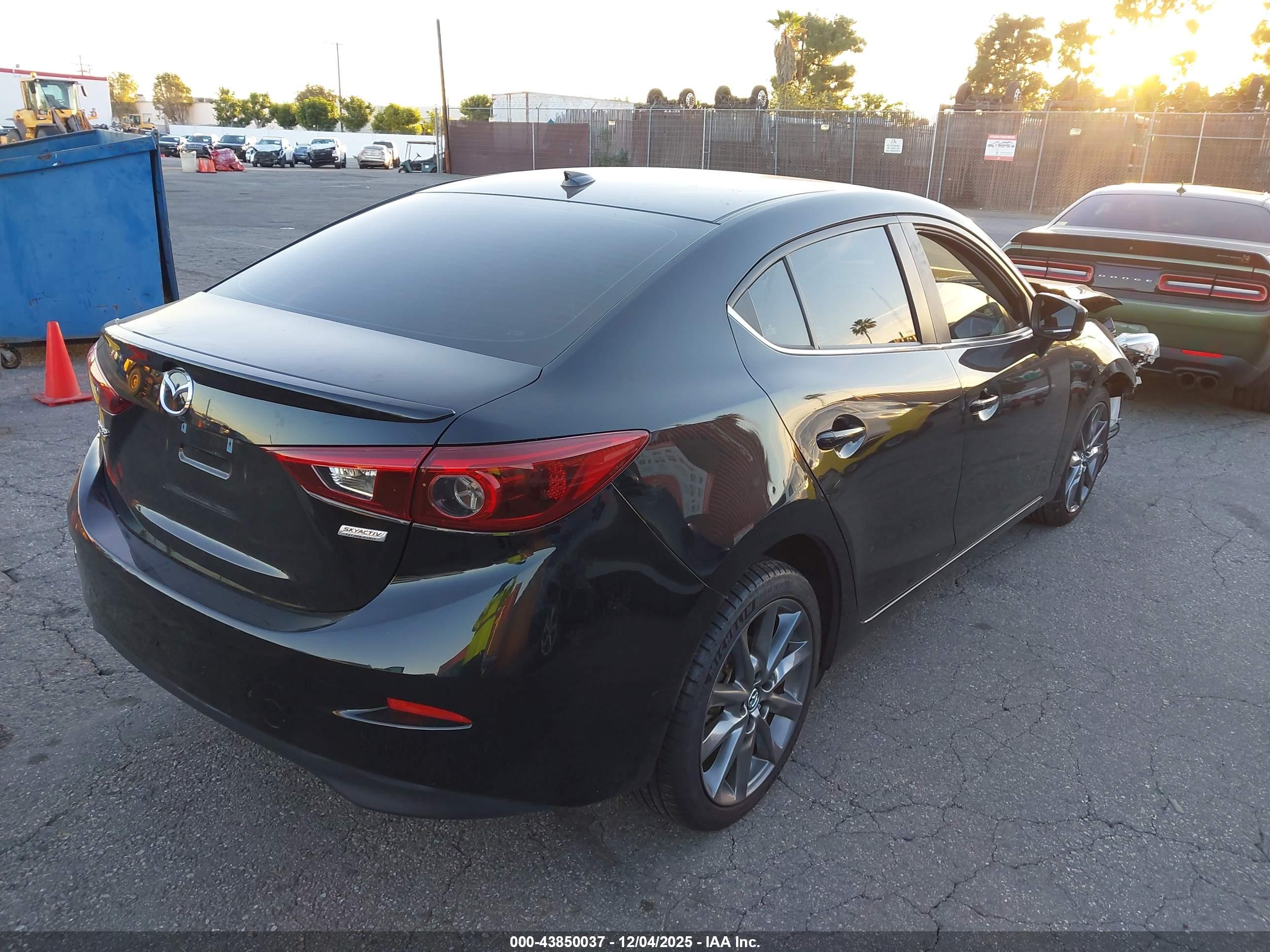 MAZDA MAZDA3 image 4