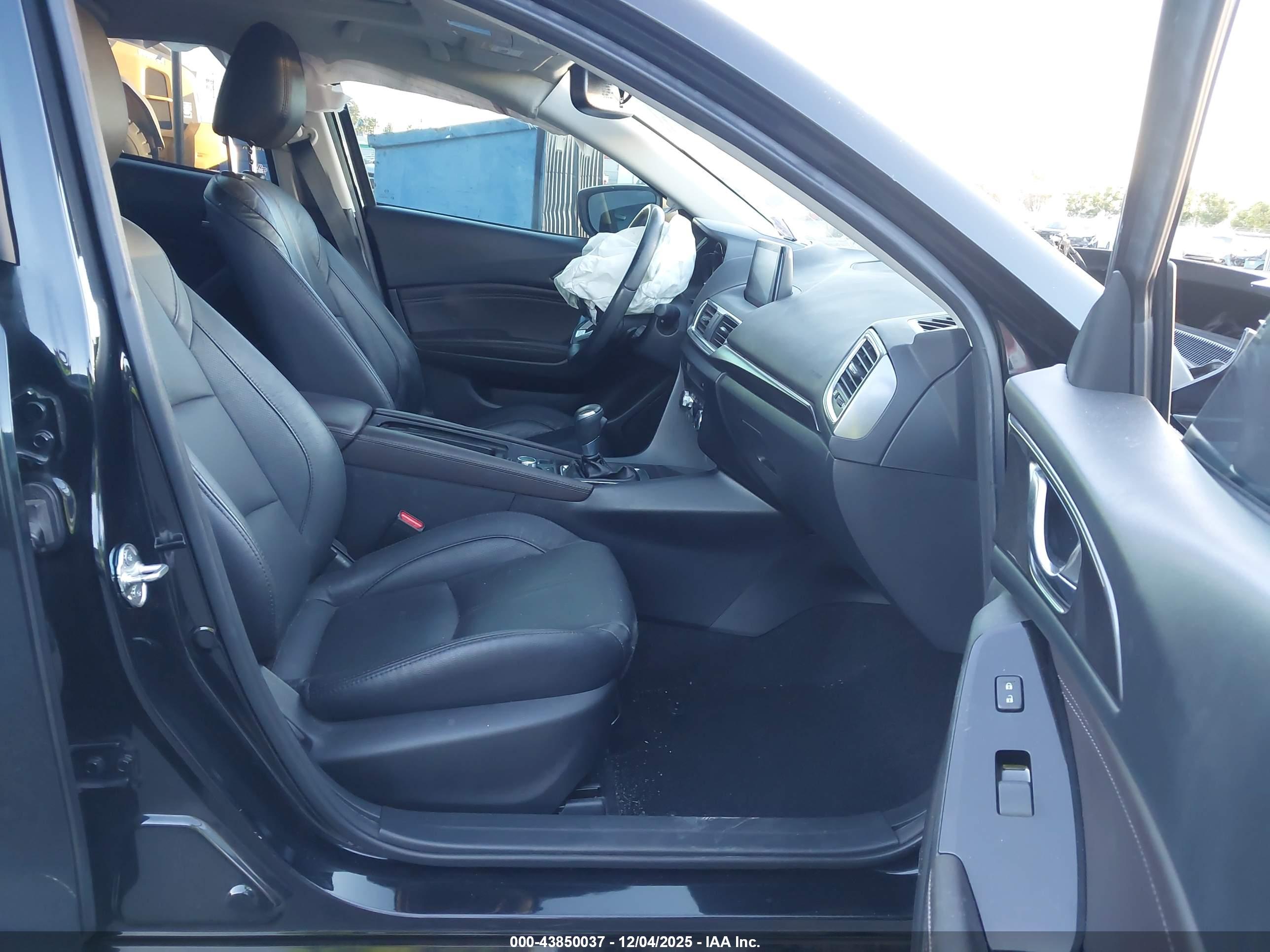 MAZDA MAZDA3 image 5