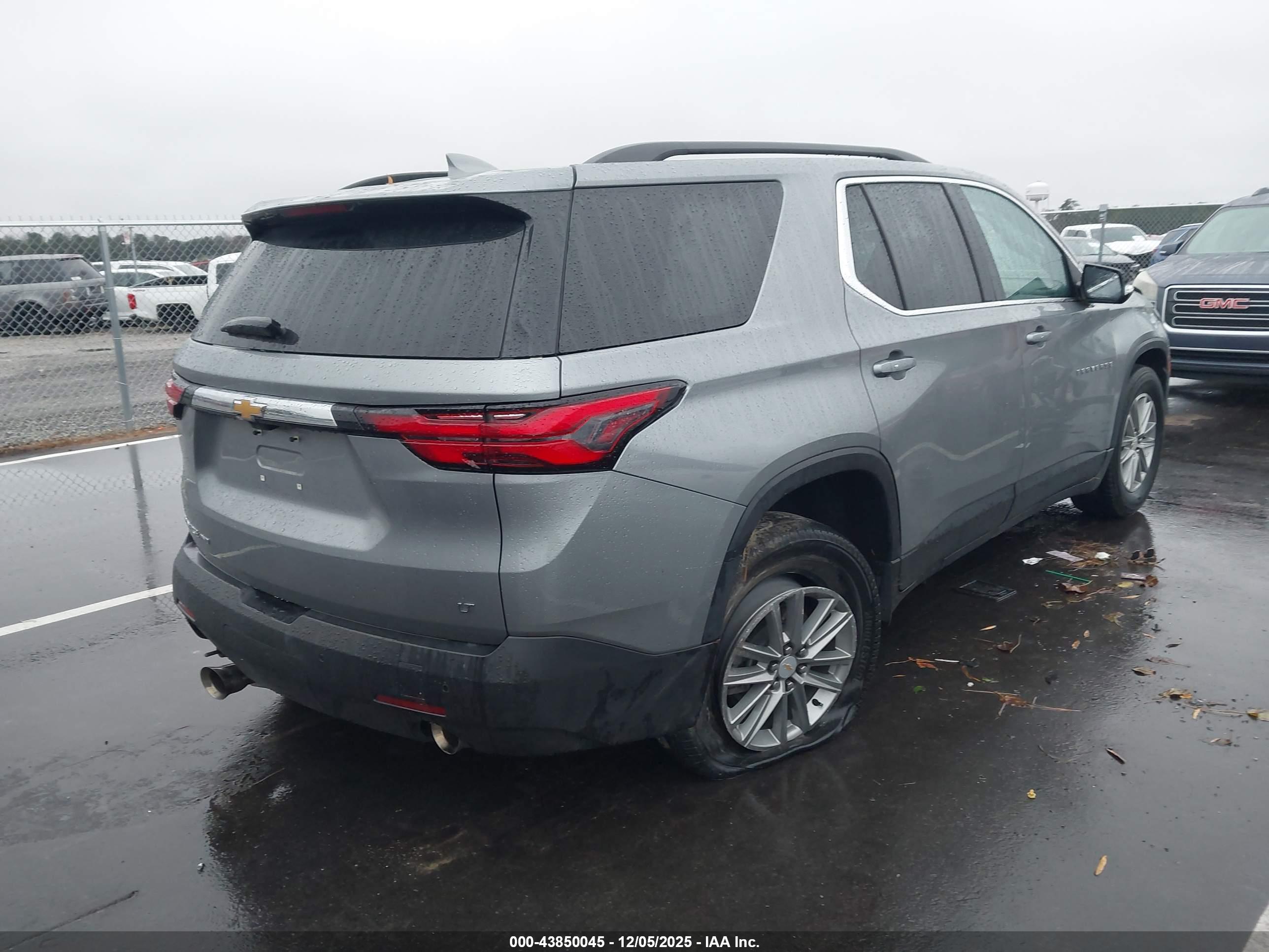 CHEVROLET TRAVERSE image 4