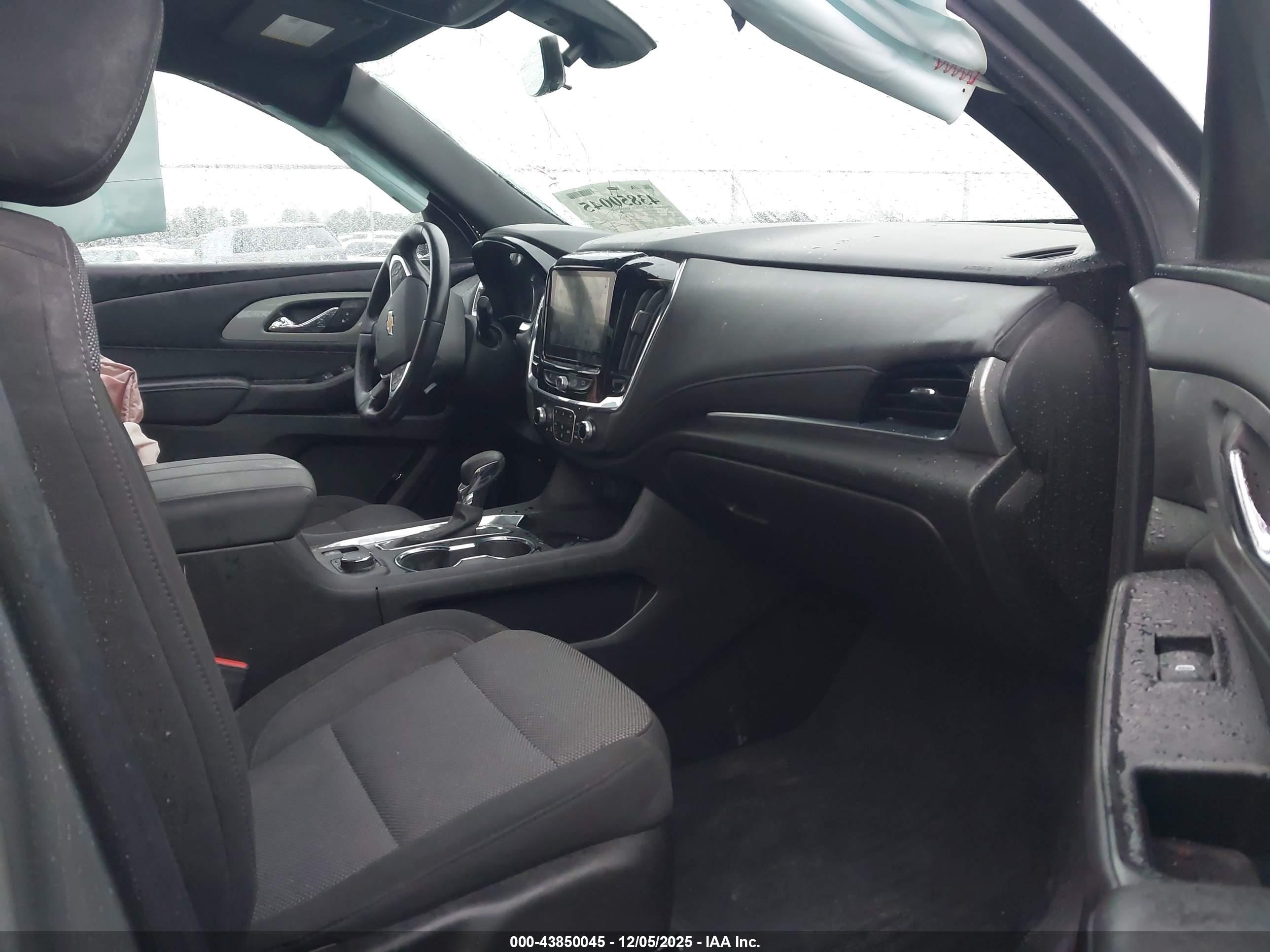 CHEVROLET TRAVERSE image 5