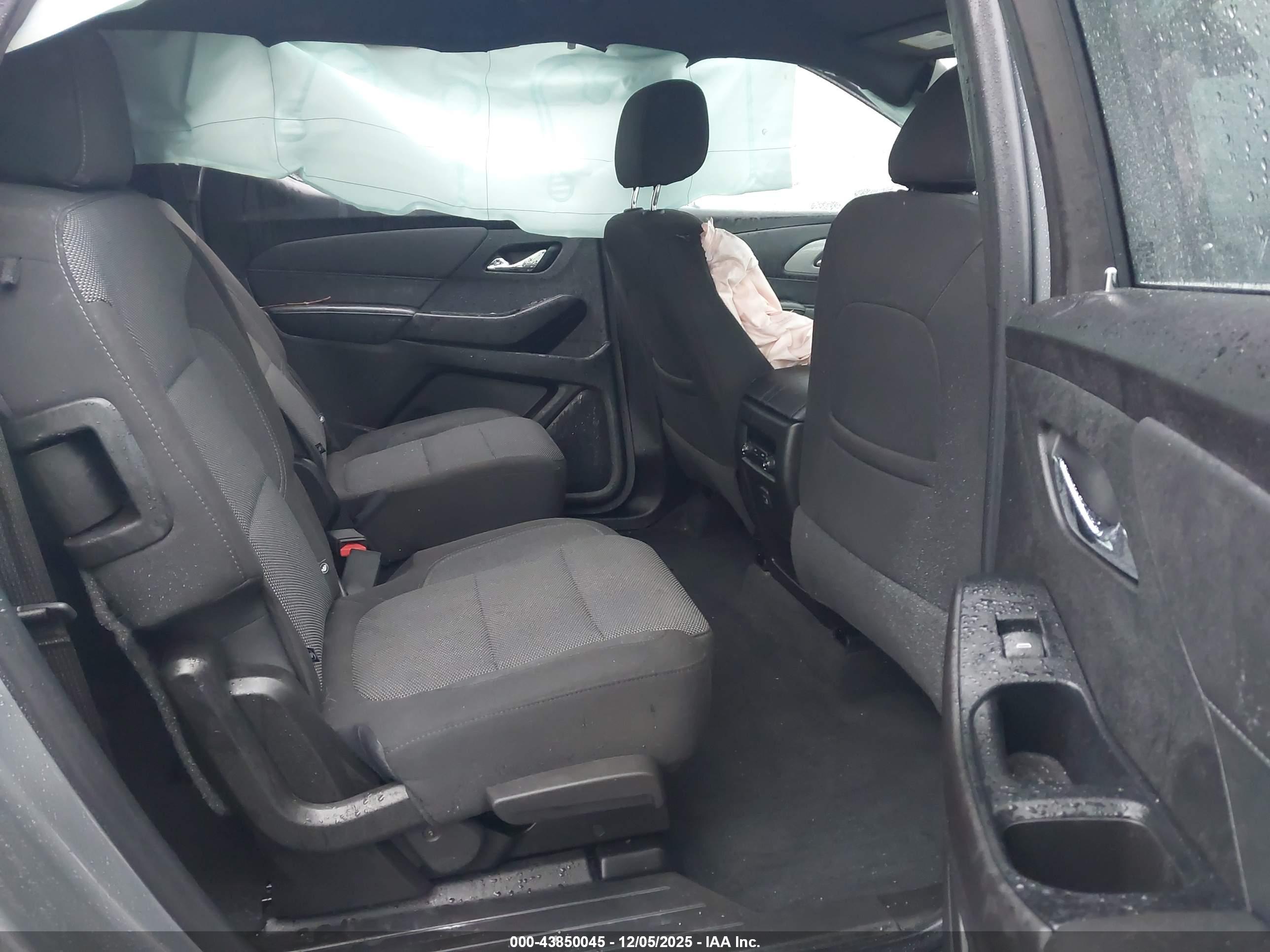 CHEVROLET TRAVERSE image 8