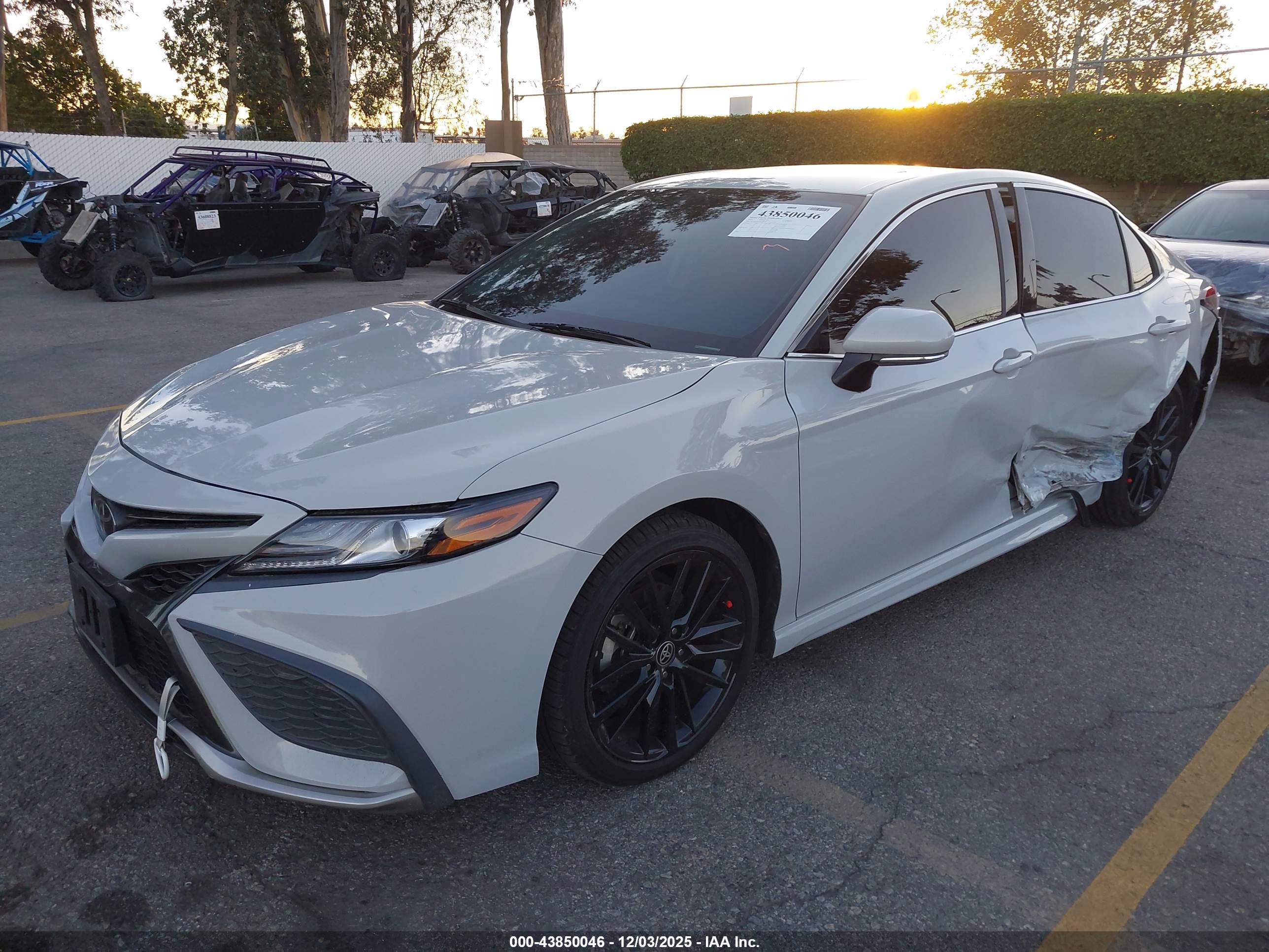 TOYOTA CAMRY image 2