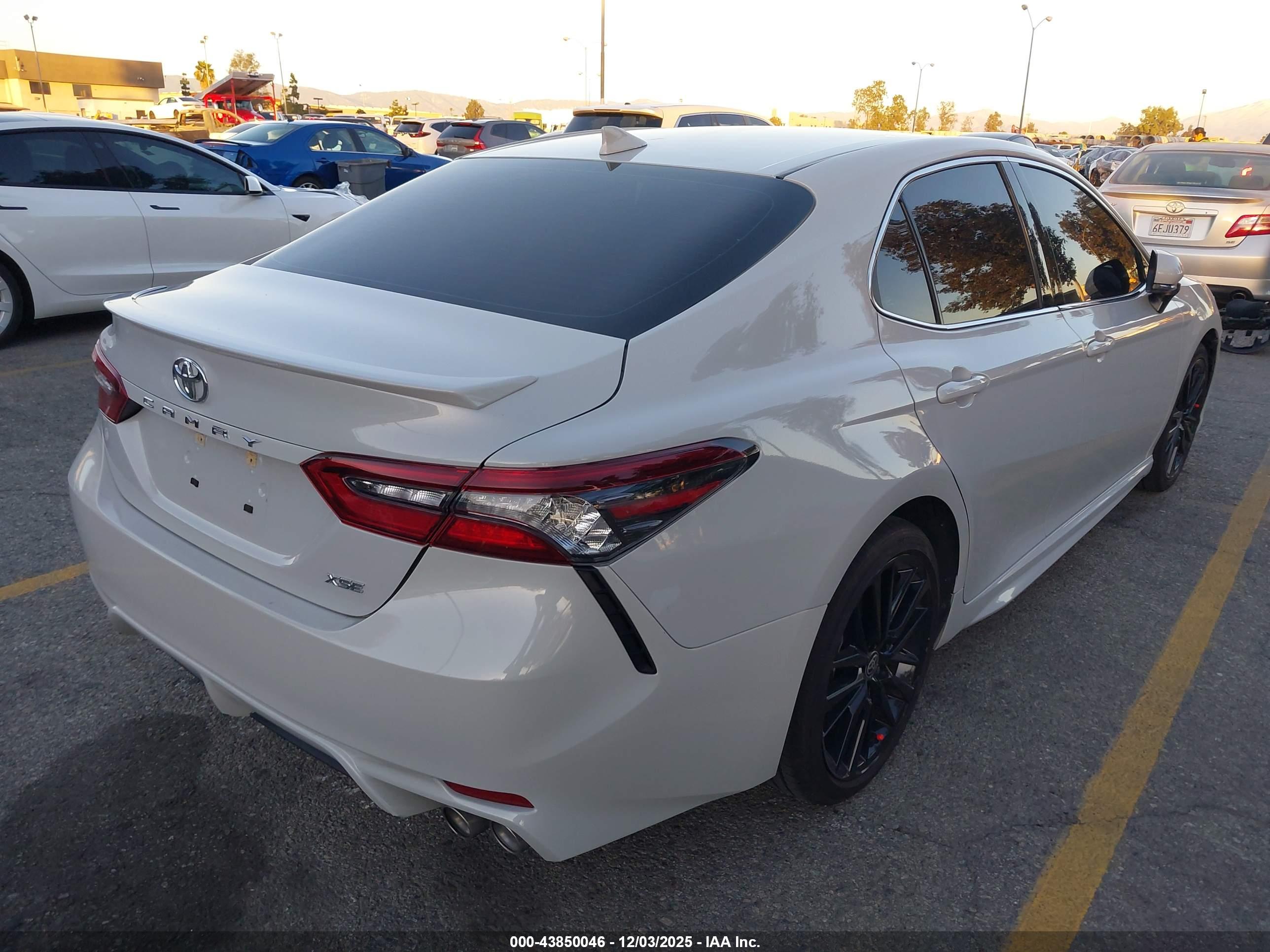 TOYOTA CAMRY image 4