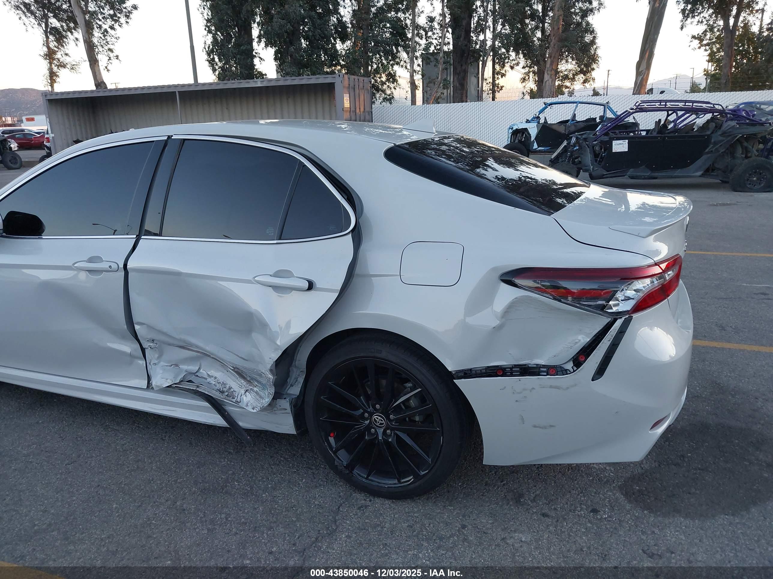 TOYOTA CAMRY image 6