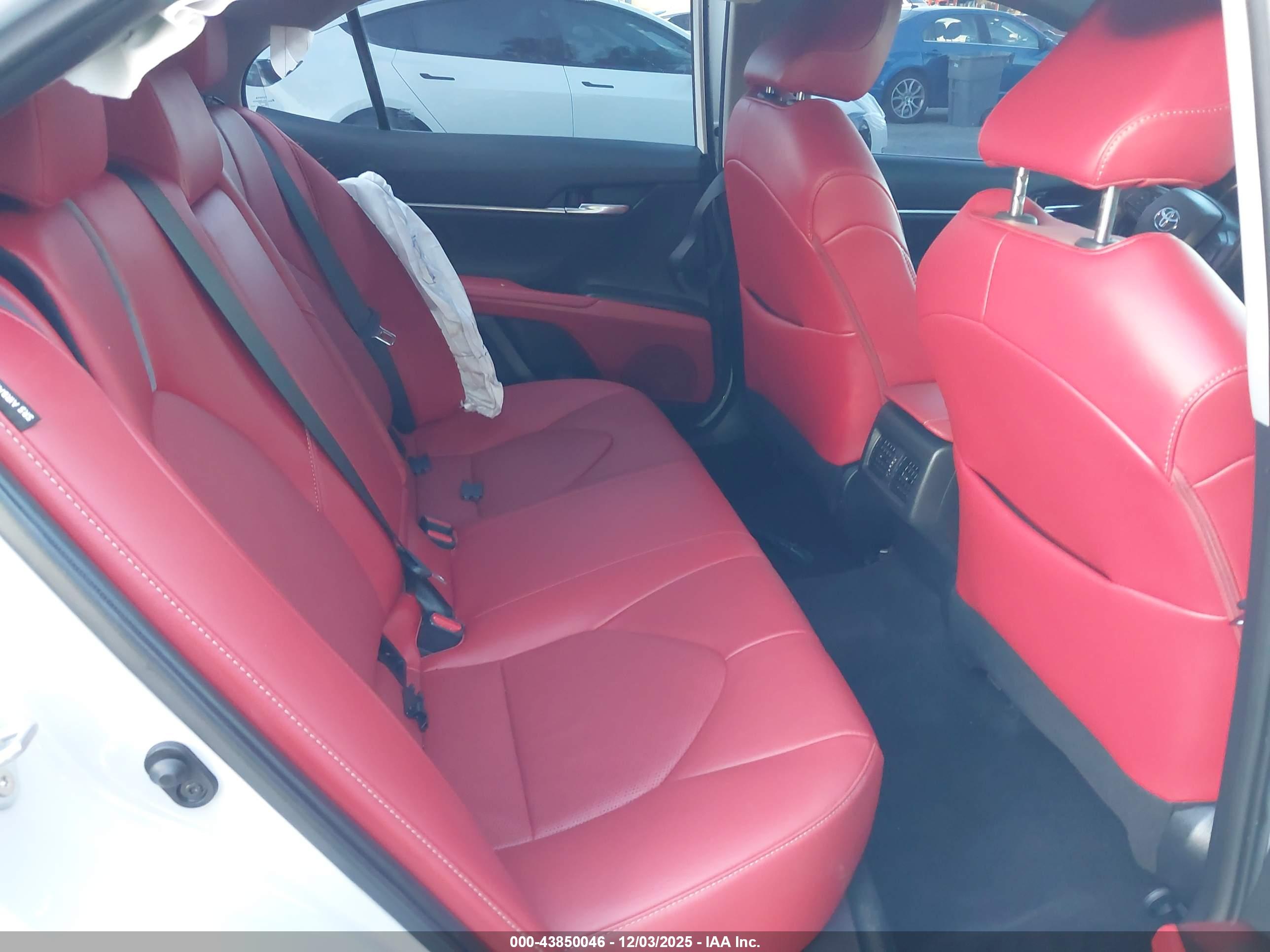 TOYOTA CAMRY image 8