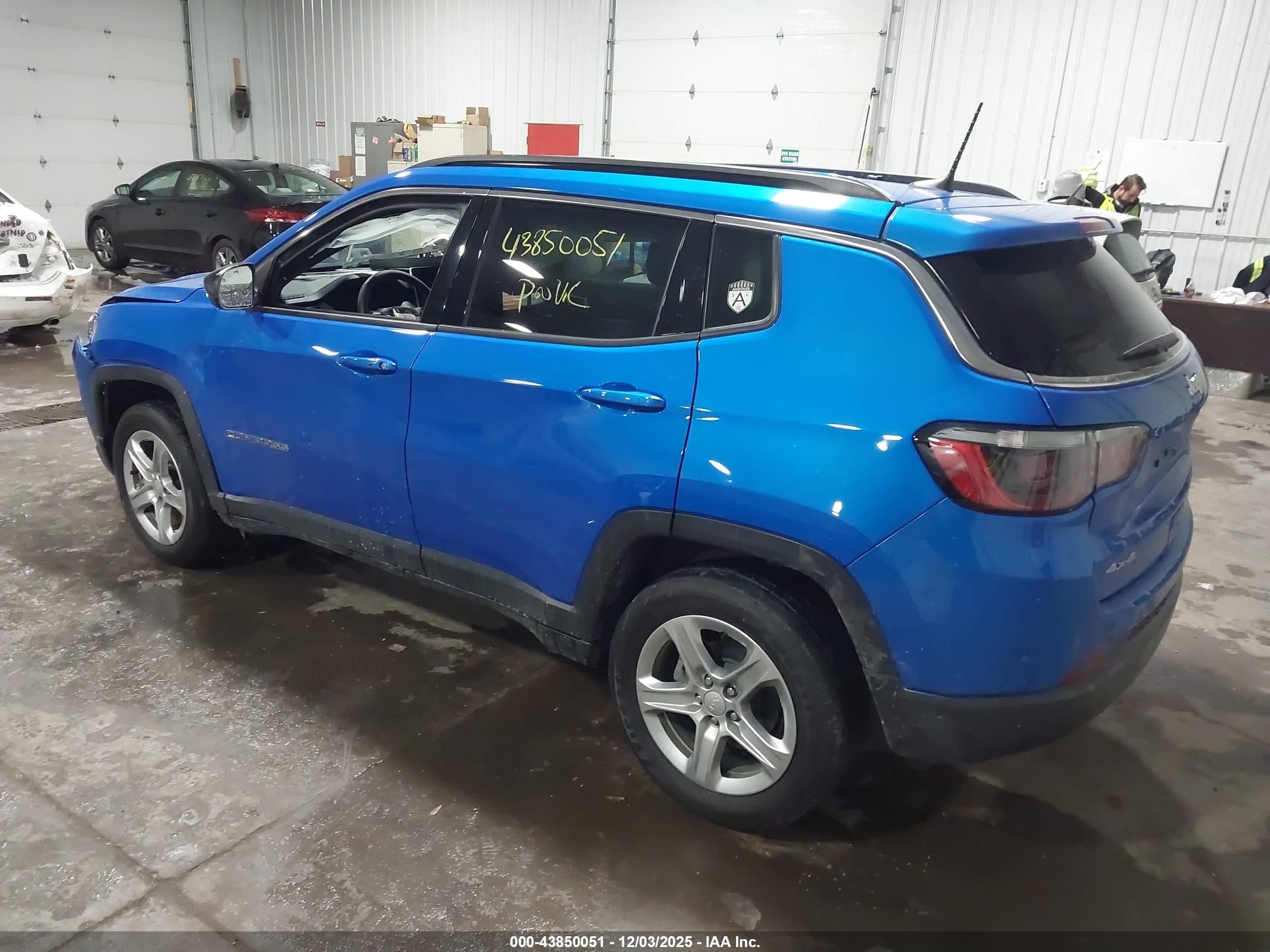 JEEP COMPASS image 3
