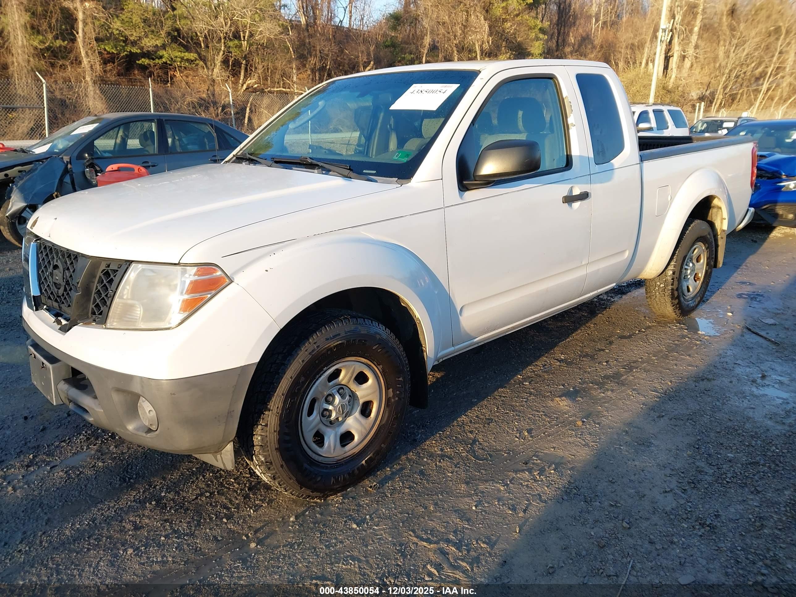 NISSAN FRONTIER image 2