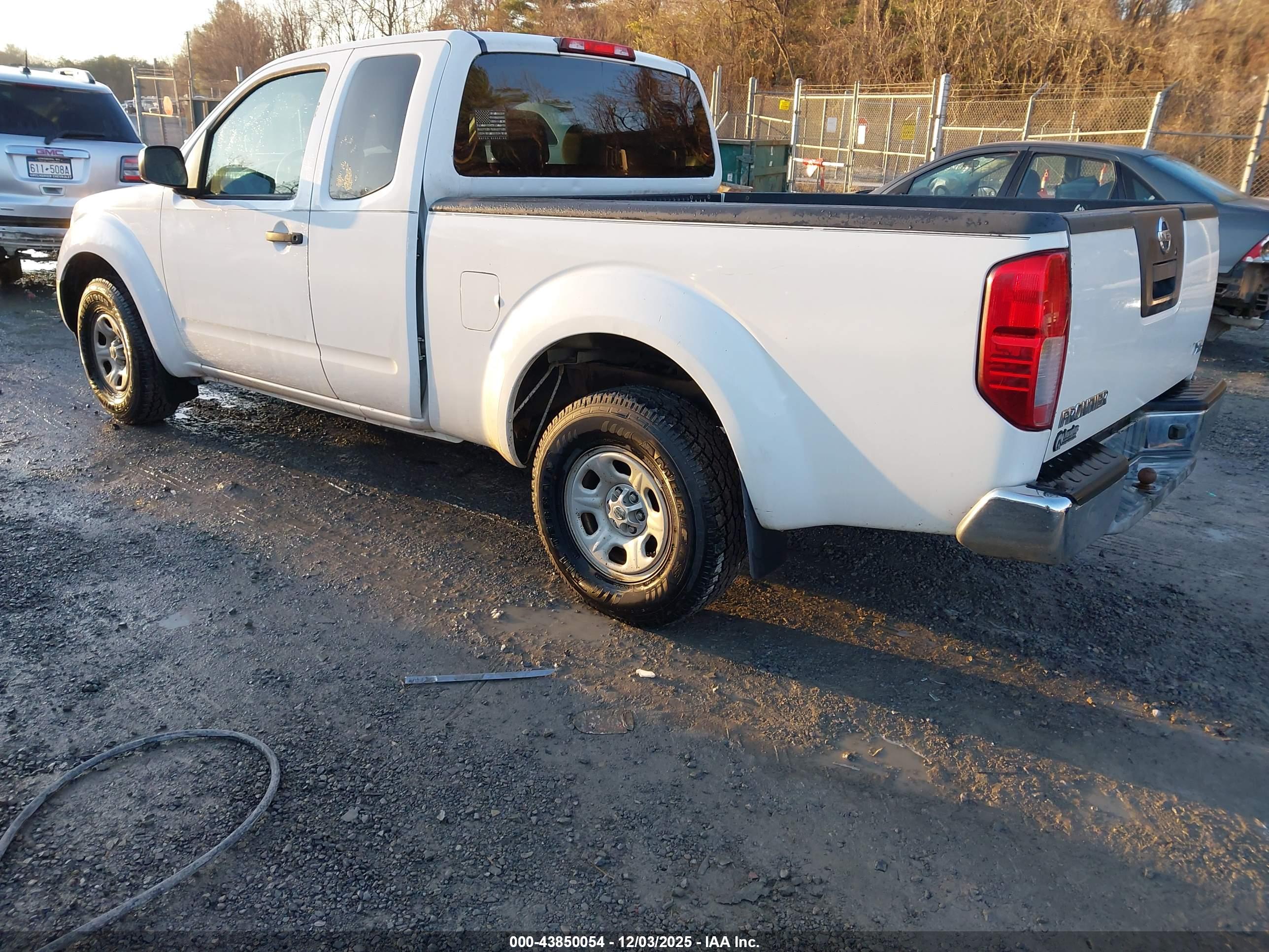 NISSAN FRONTIER image 3