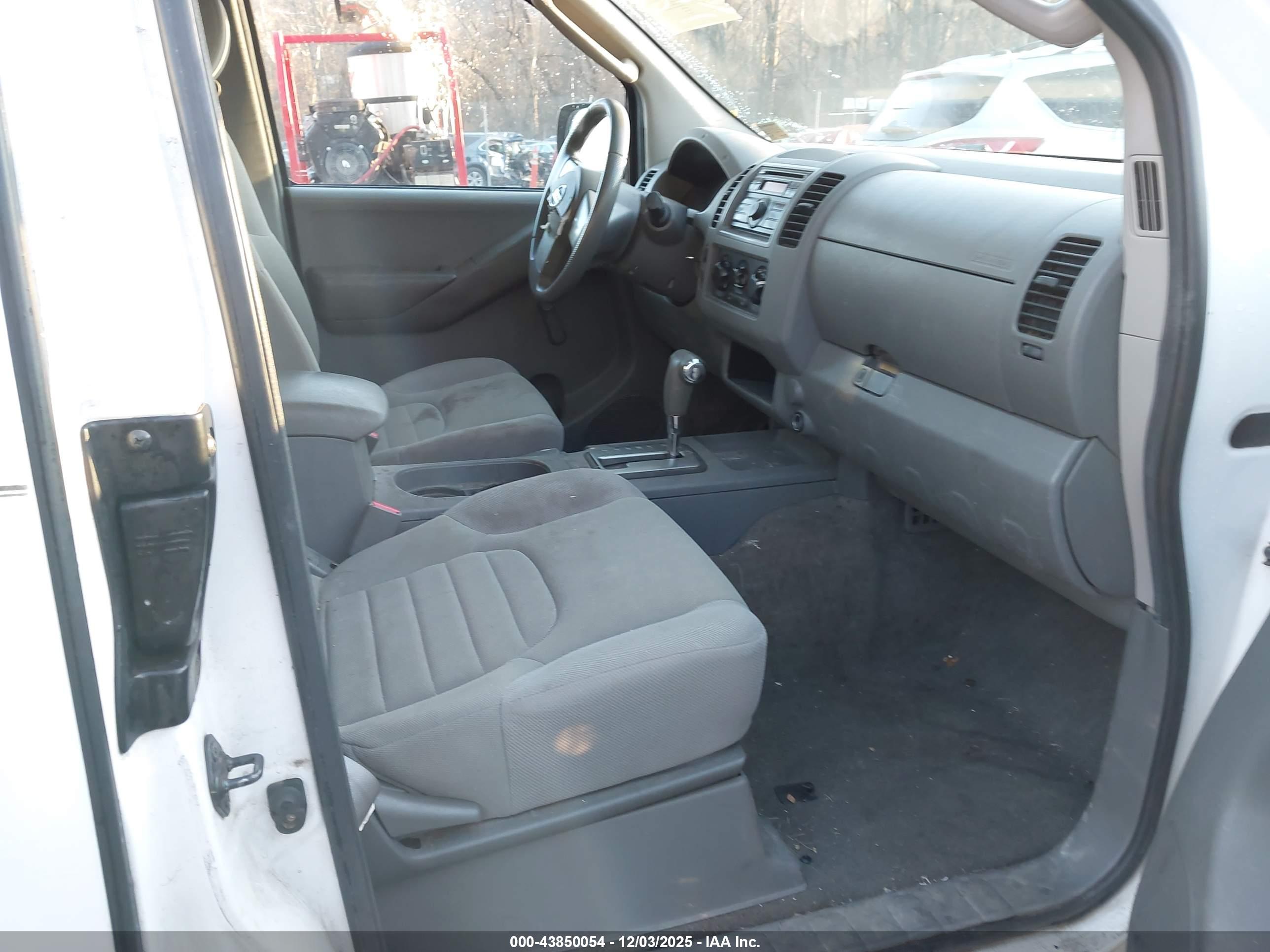 NISSAN FRONTIER image 5
