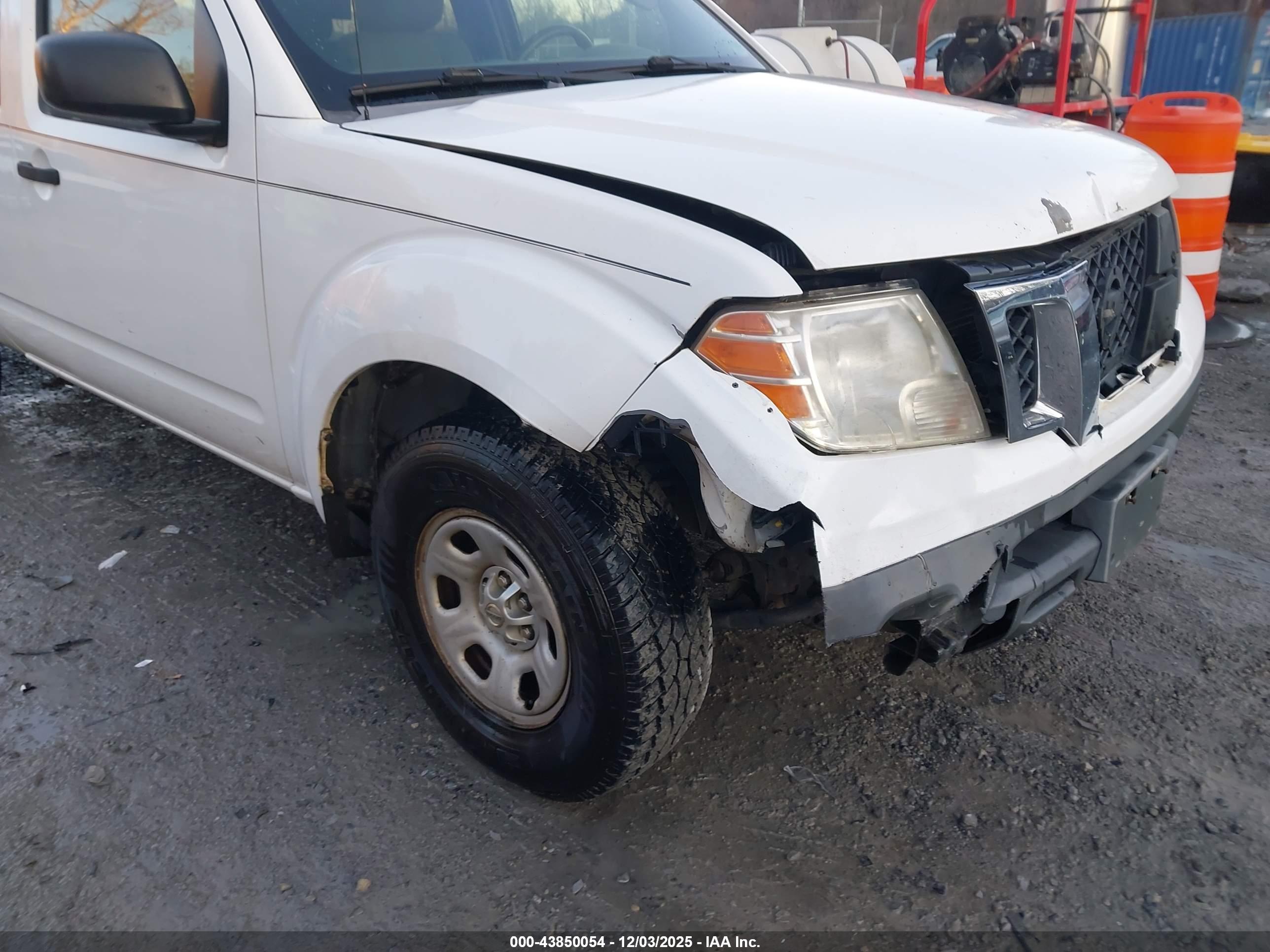 NISSAN FRONTIER image 6
