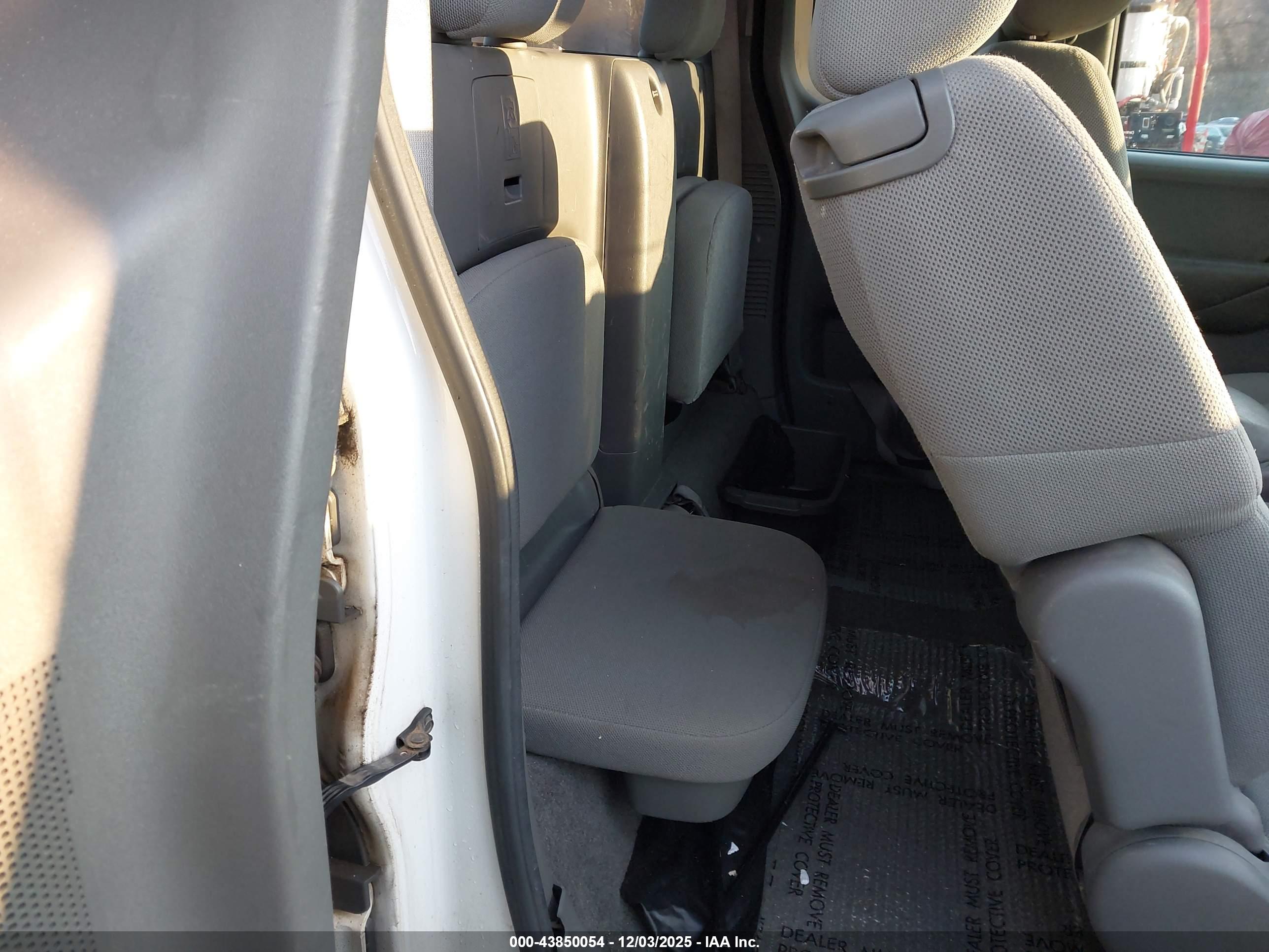 NISSAN FRONTIER image 8