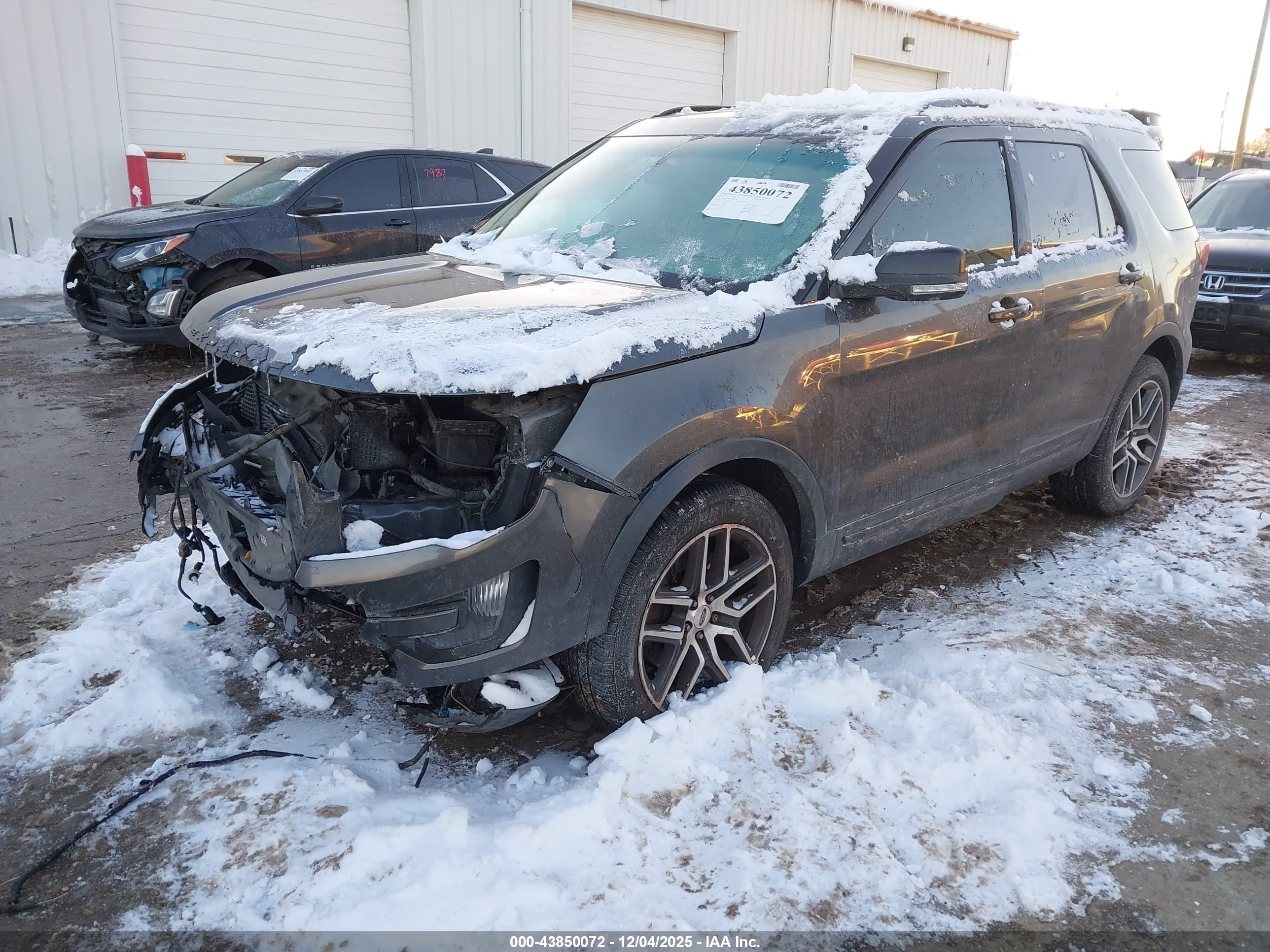 FORD EXPLORER image 2