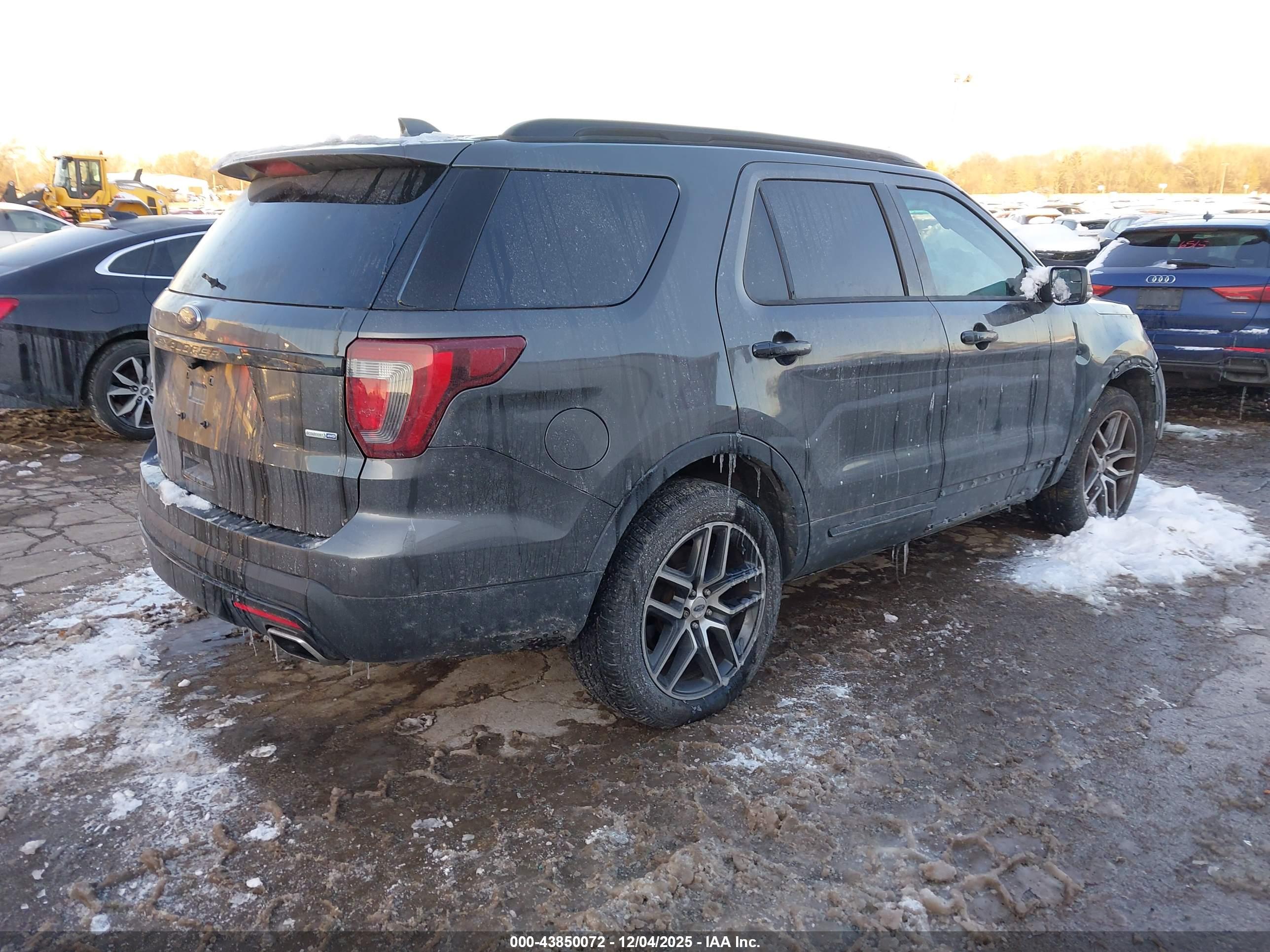 FORD EXPLORER image 4