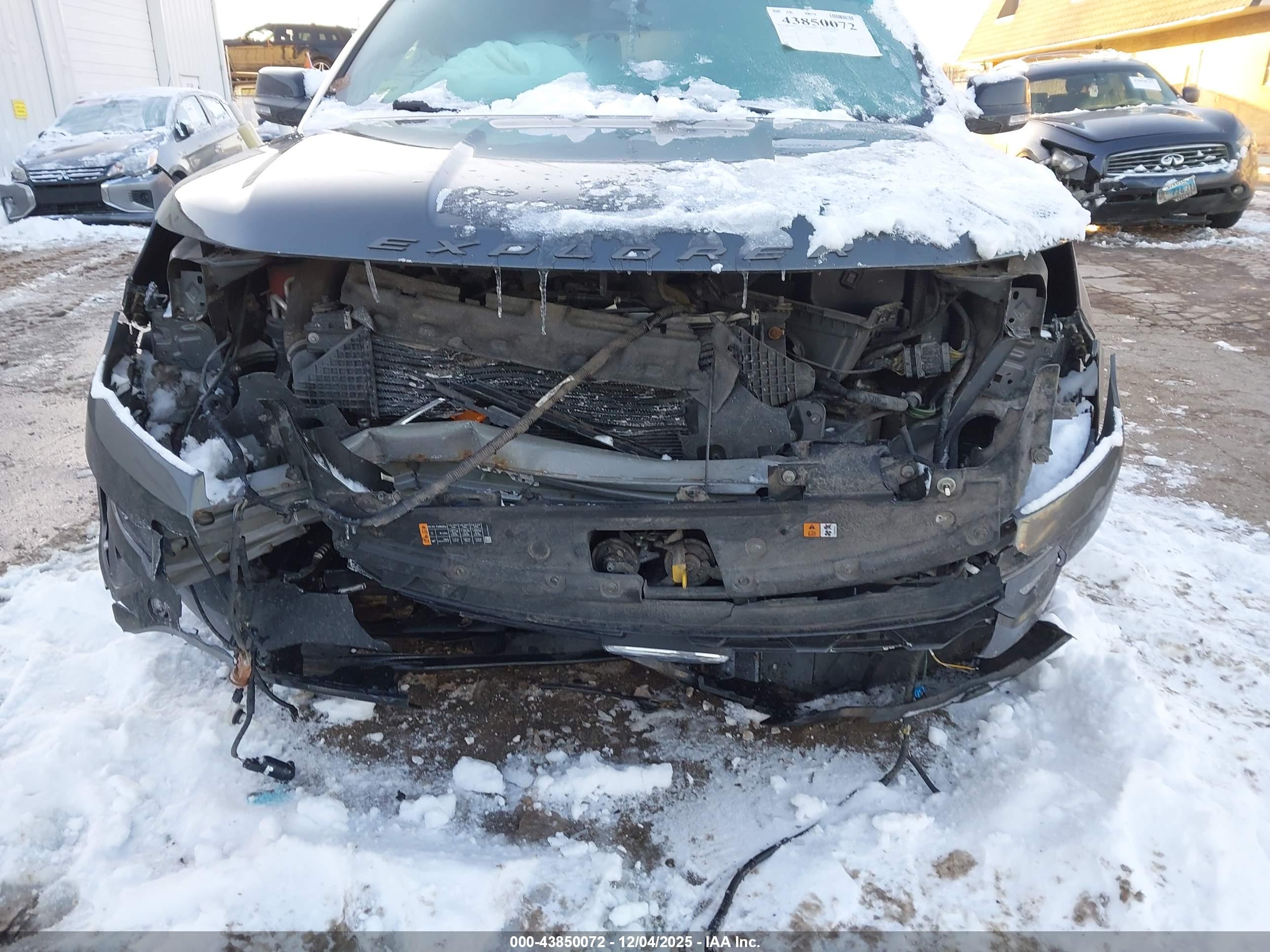FORD EXPLORER image 6