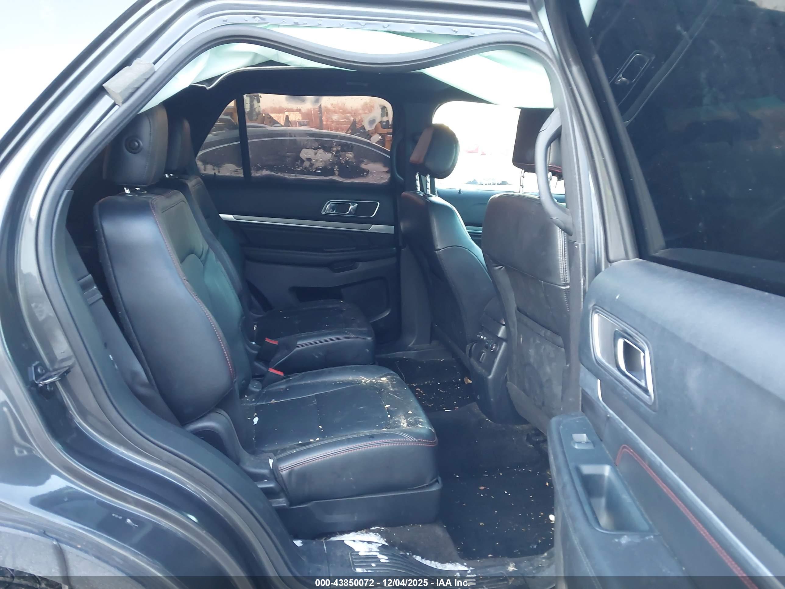 FORD EXPLORER image 8