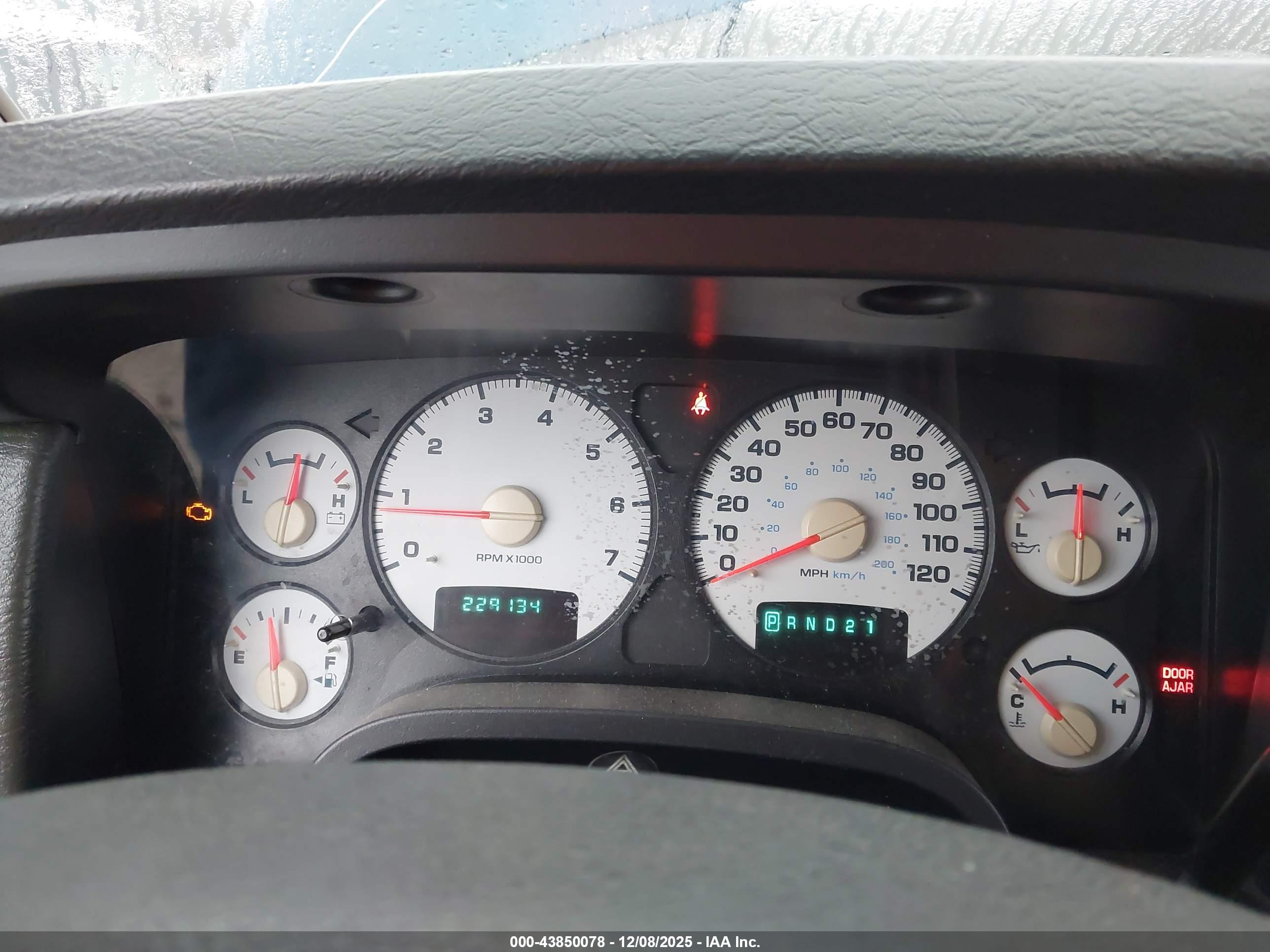 DODGE RAM image 7